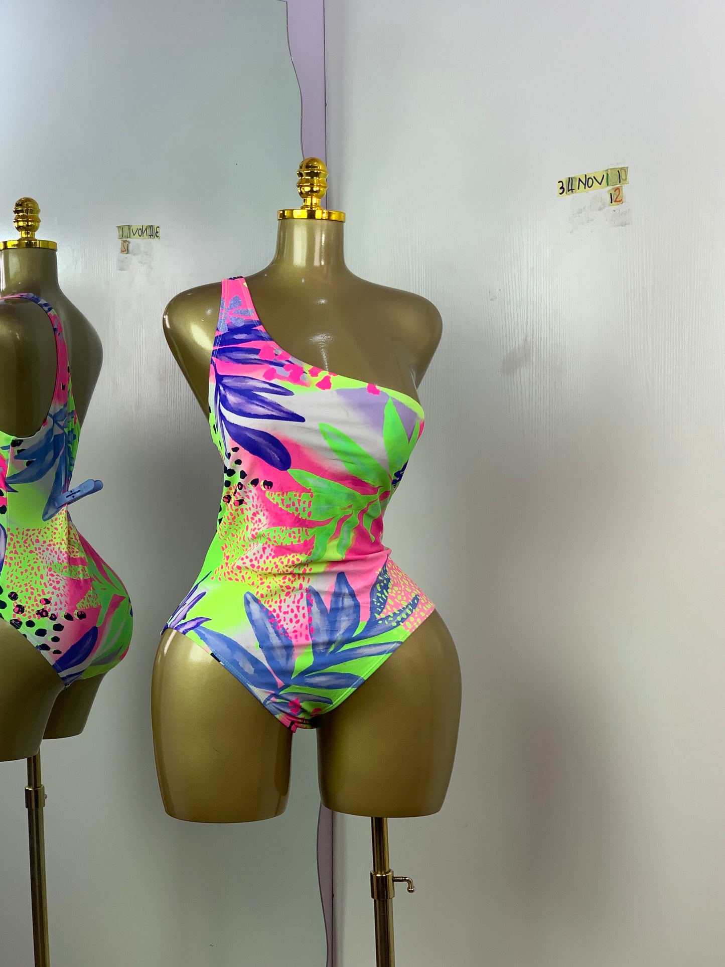 SIZE12 34NOV11 (swimsuit)