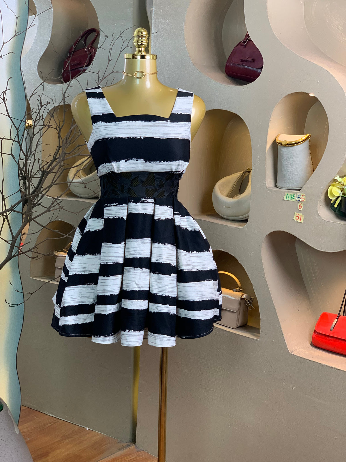 NIFE55 SIZE6 Length31 black&white dress