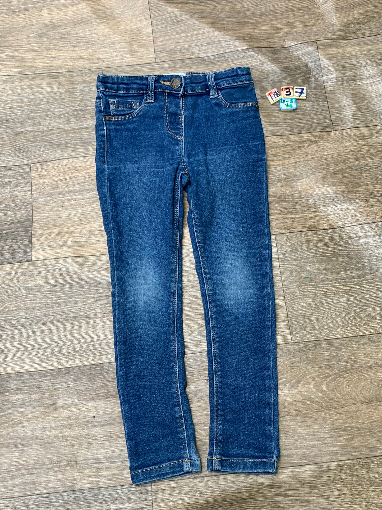 1KID37 AGE4-5yrs