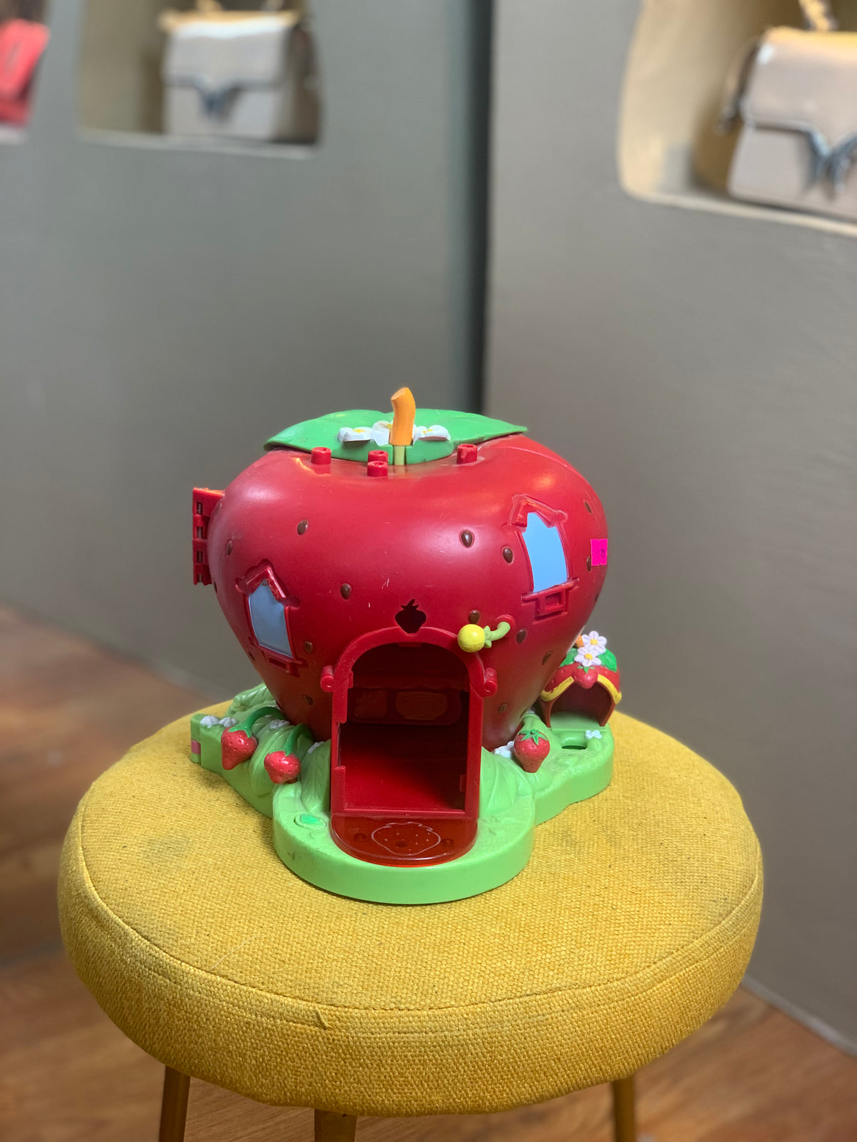 RED STRAWBERRY HOUSE