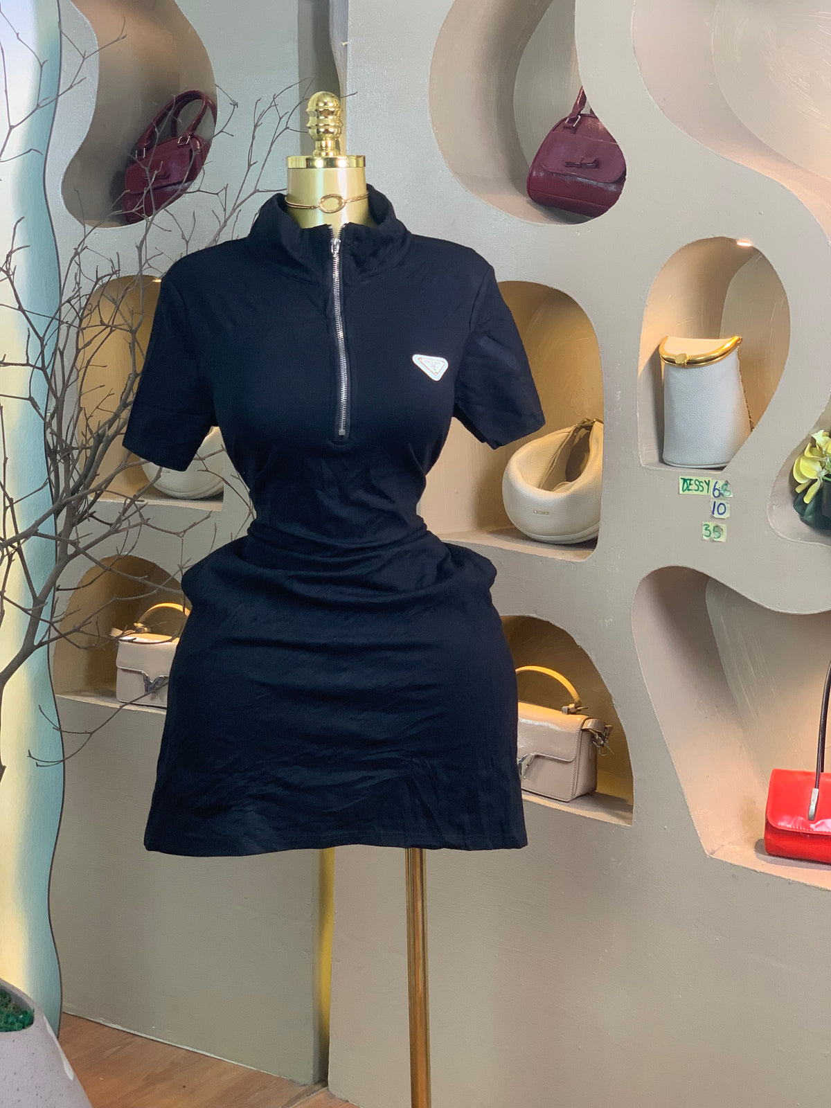 DESSY68 SIZE10 Length35 black dress