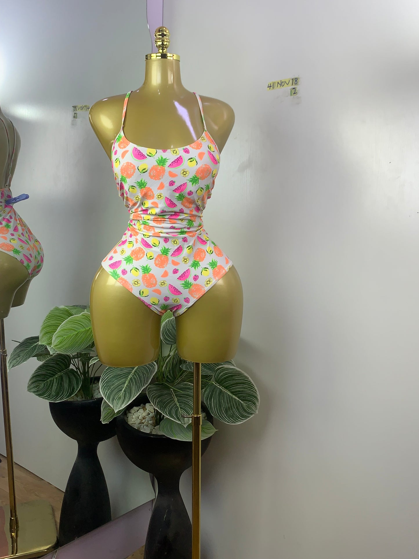 SIZE12 41NOV18(swimsuit)