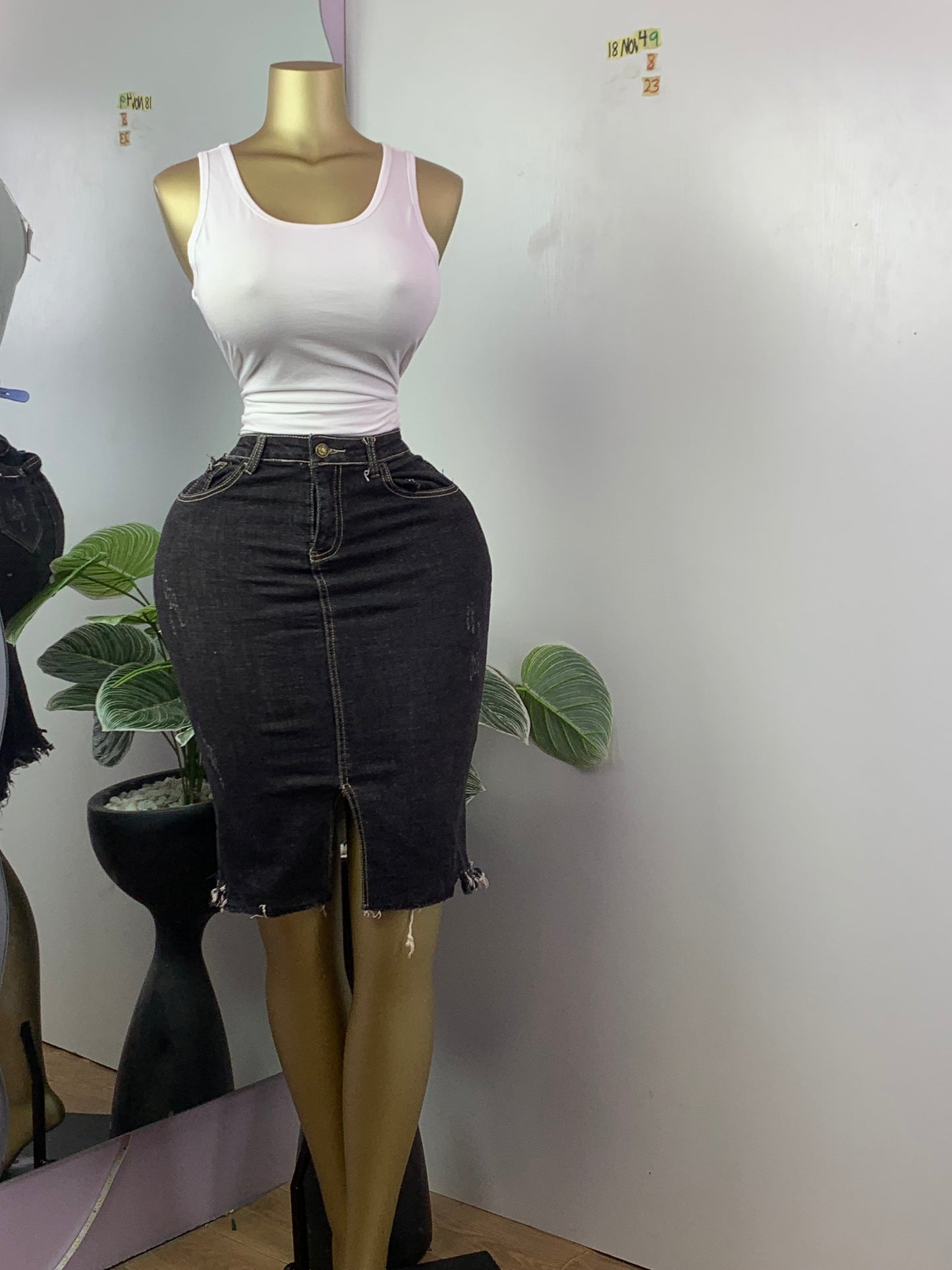 SIZE8 18NOV49 Length23(skirt only)