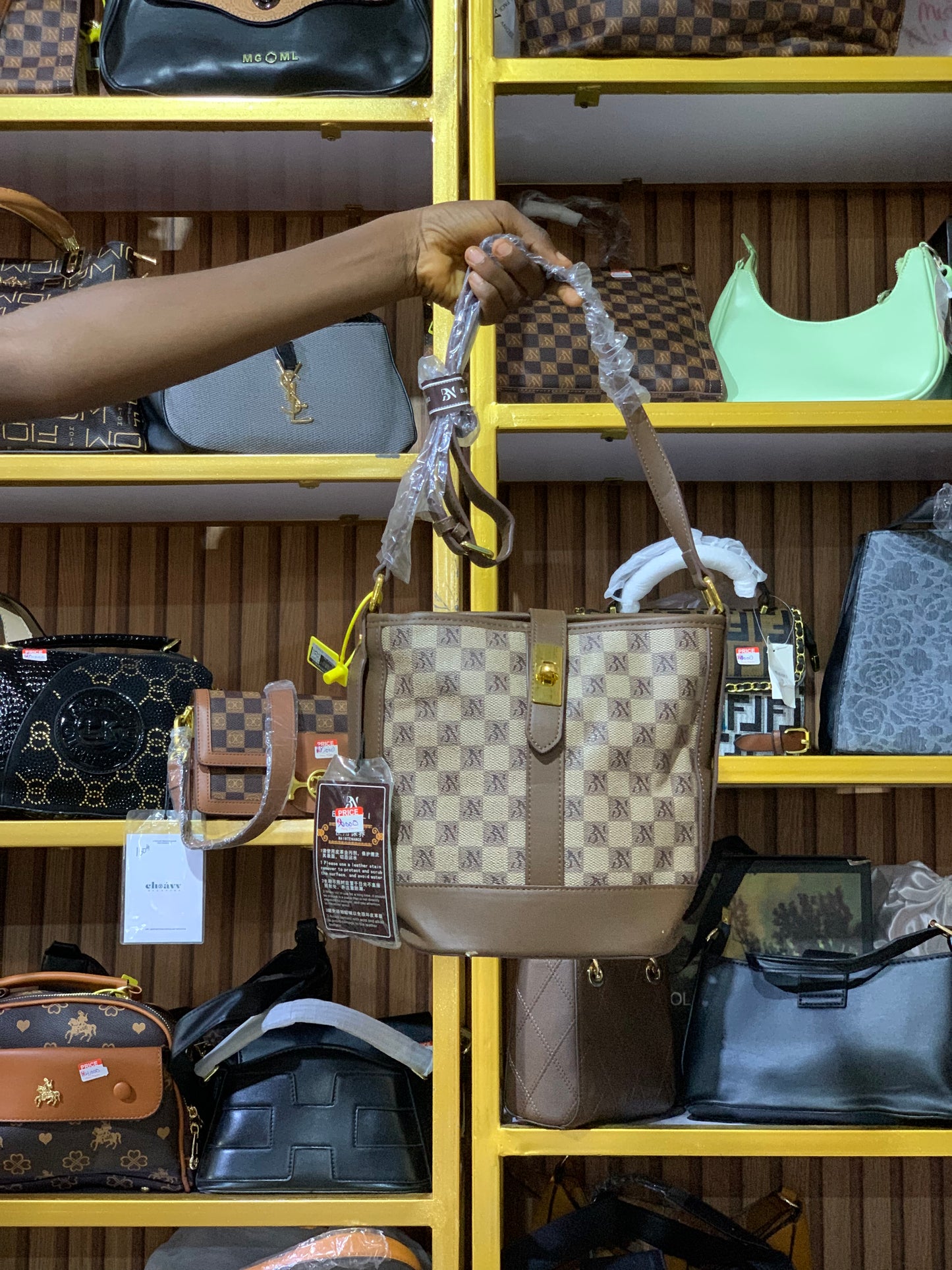 BAG 052