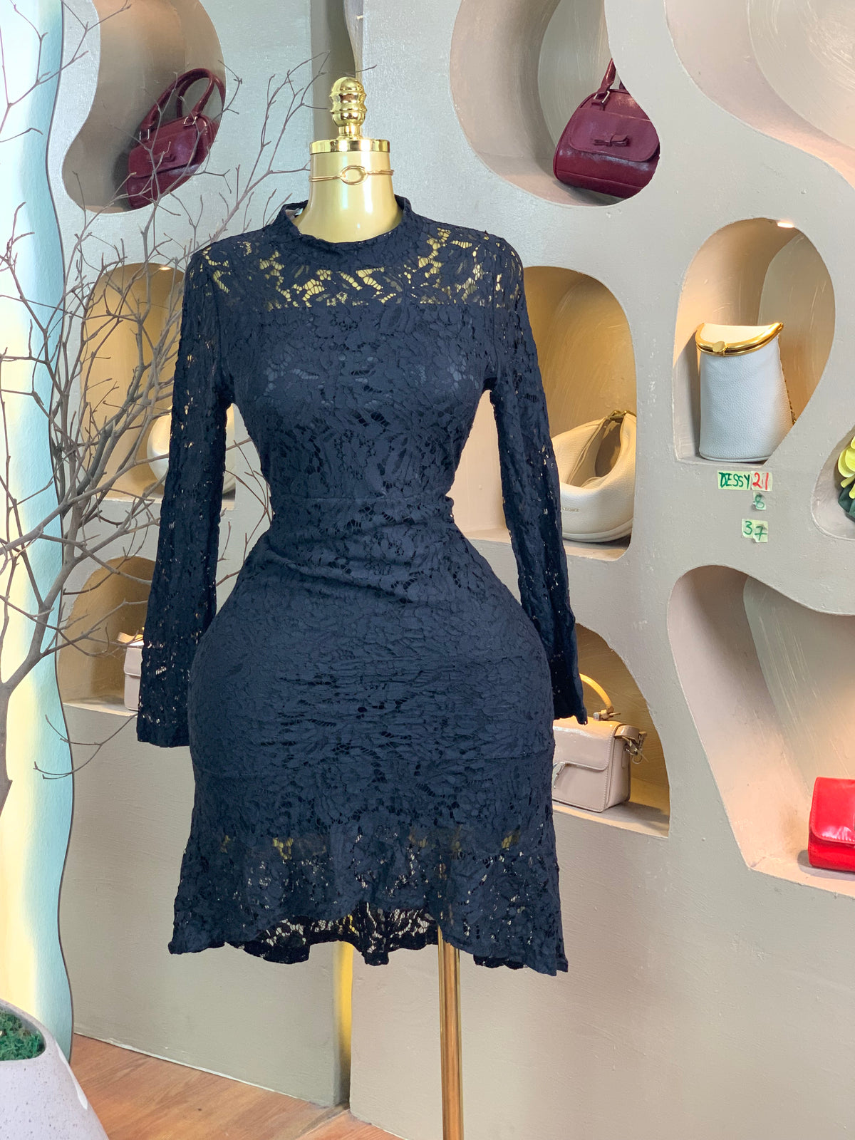 DESSY21 SIZE8 Length37 black dress