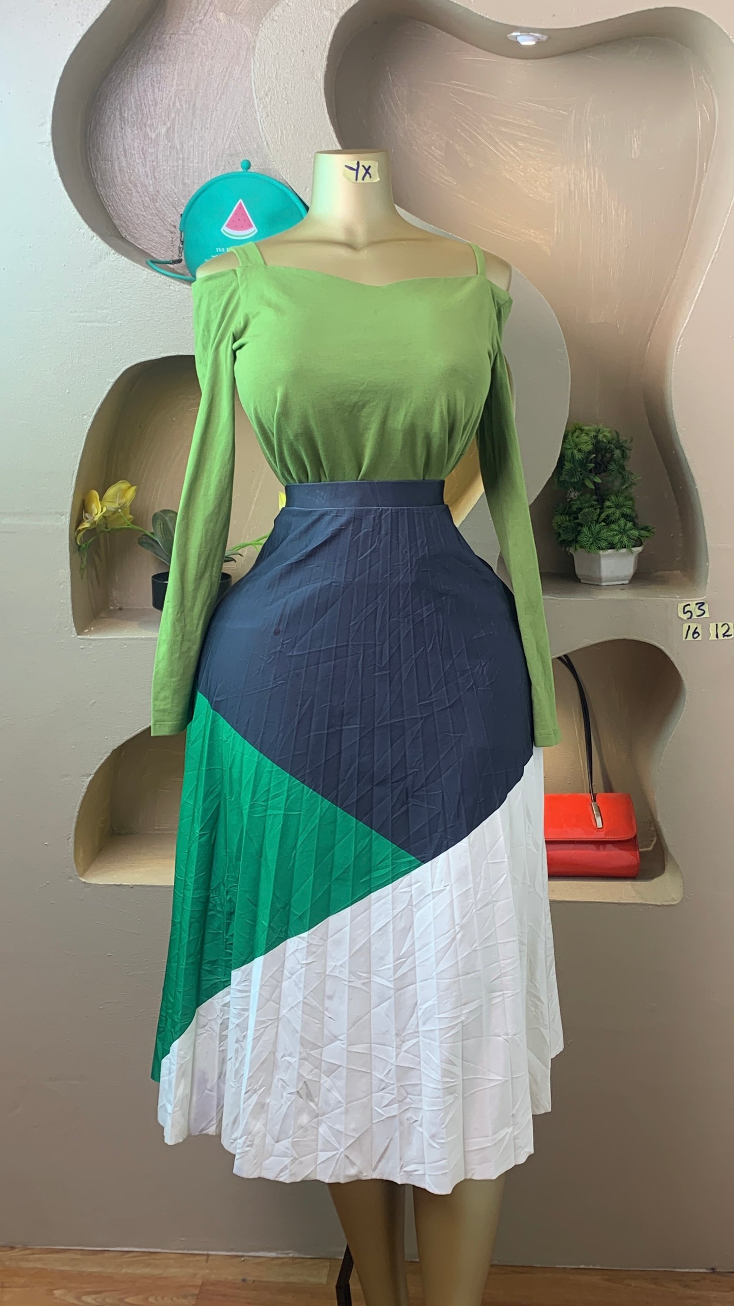 SIZE12 YX53a (top only )