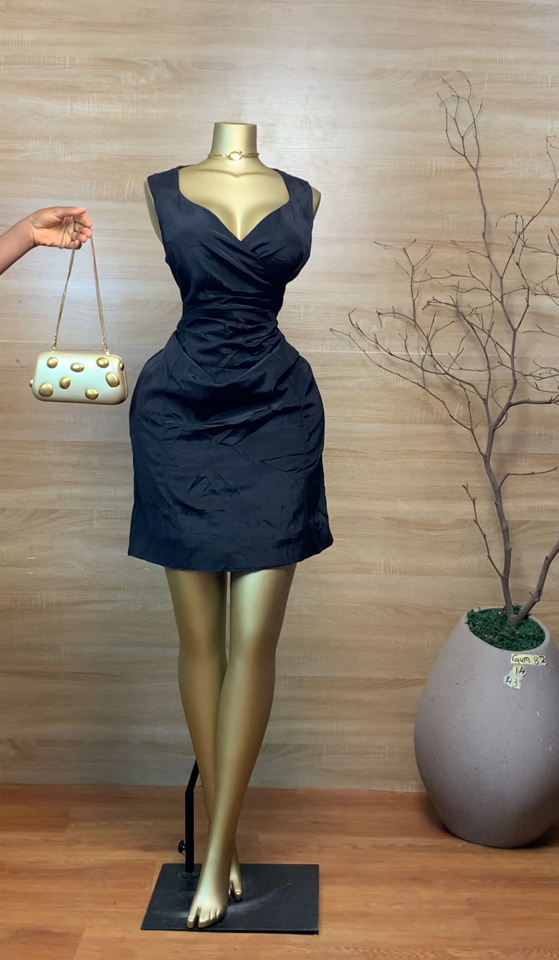 GUM82 SIZE14 Black DRESS Length43