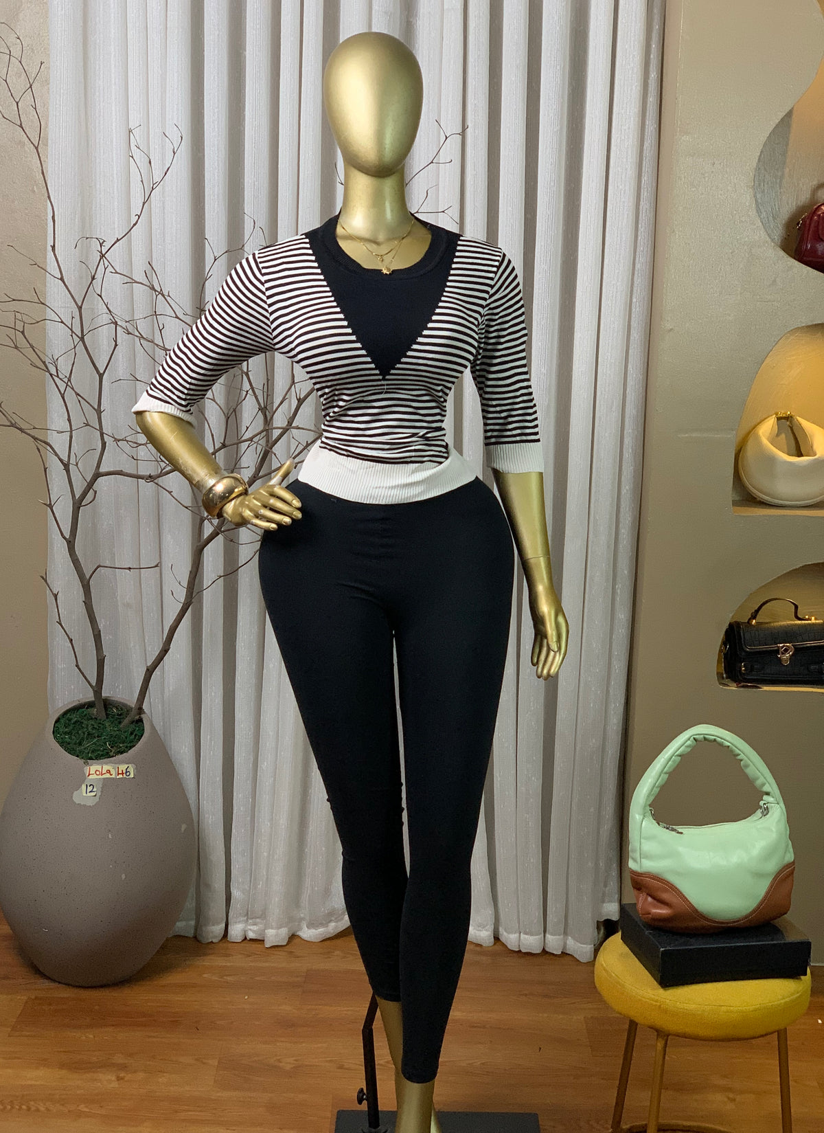 LOLA46 SIZE12 white&black top