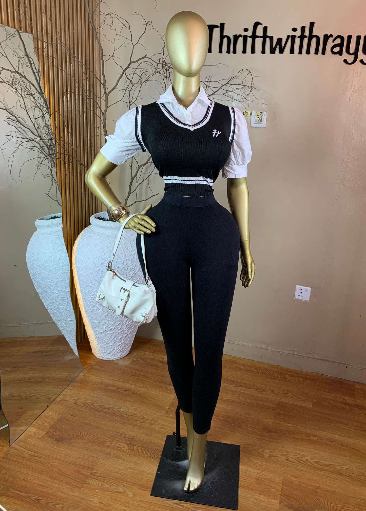 BOLD152 SIZE10 White&black knit top