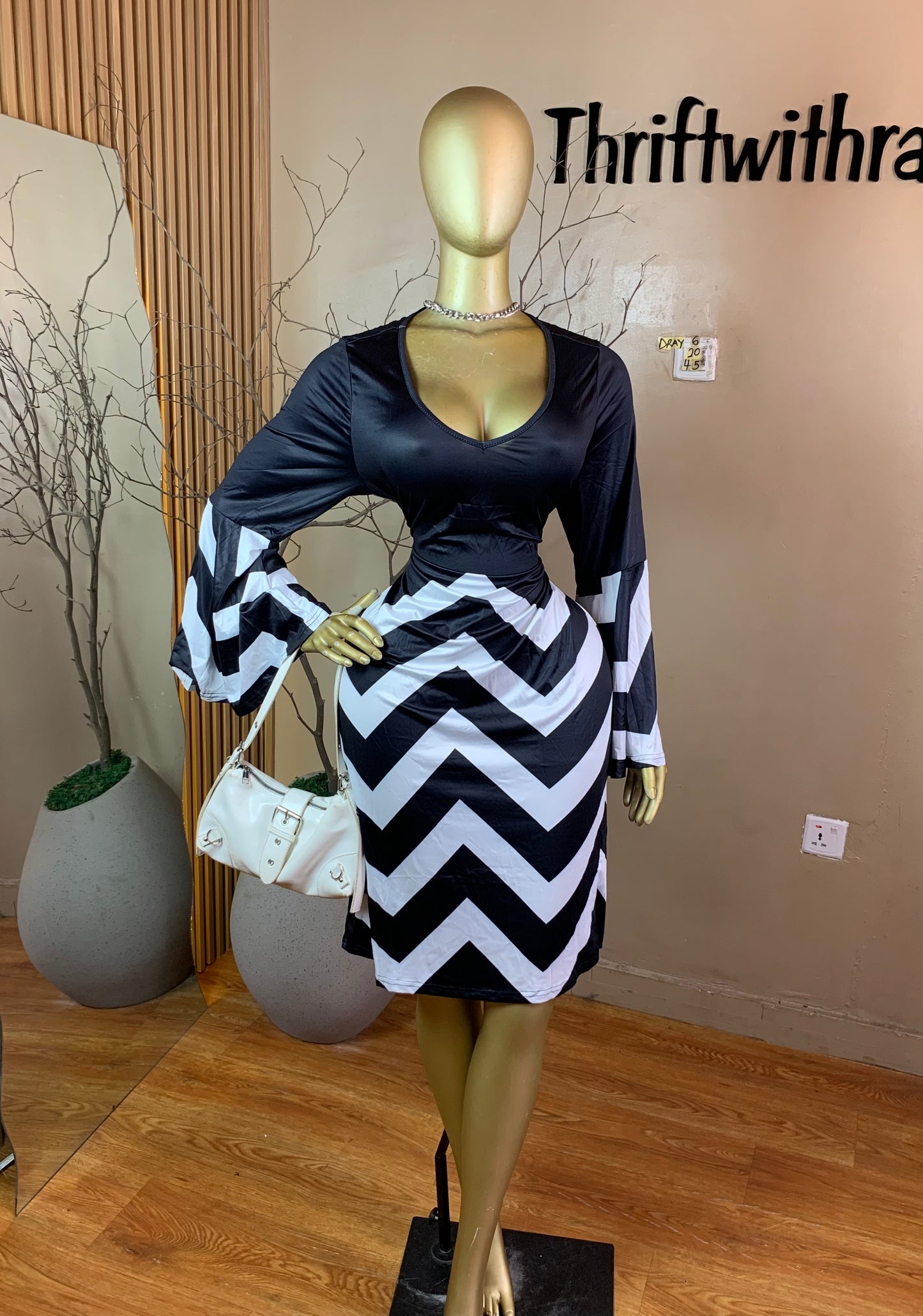 SIZE20 DRAY6 WHITE&BLACK DRESS Length45