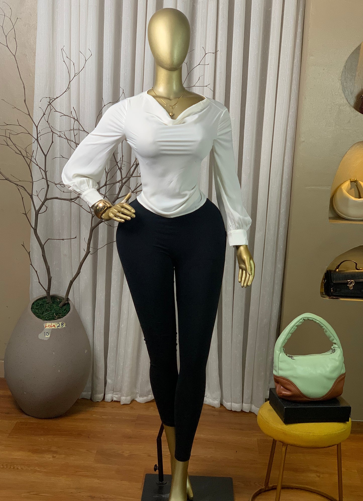 LOLA28 SIZE10 white top