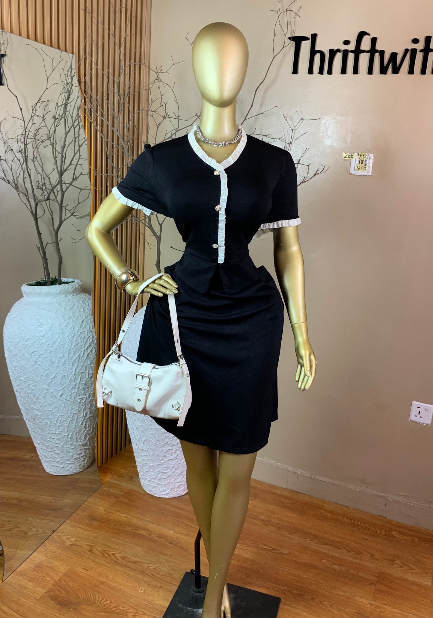 ZEE40 BLACK&WHITE SIZE18 Length45