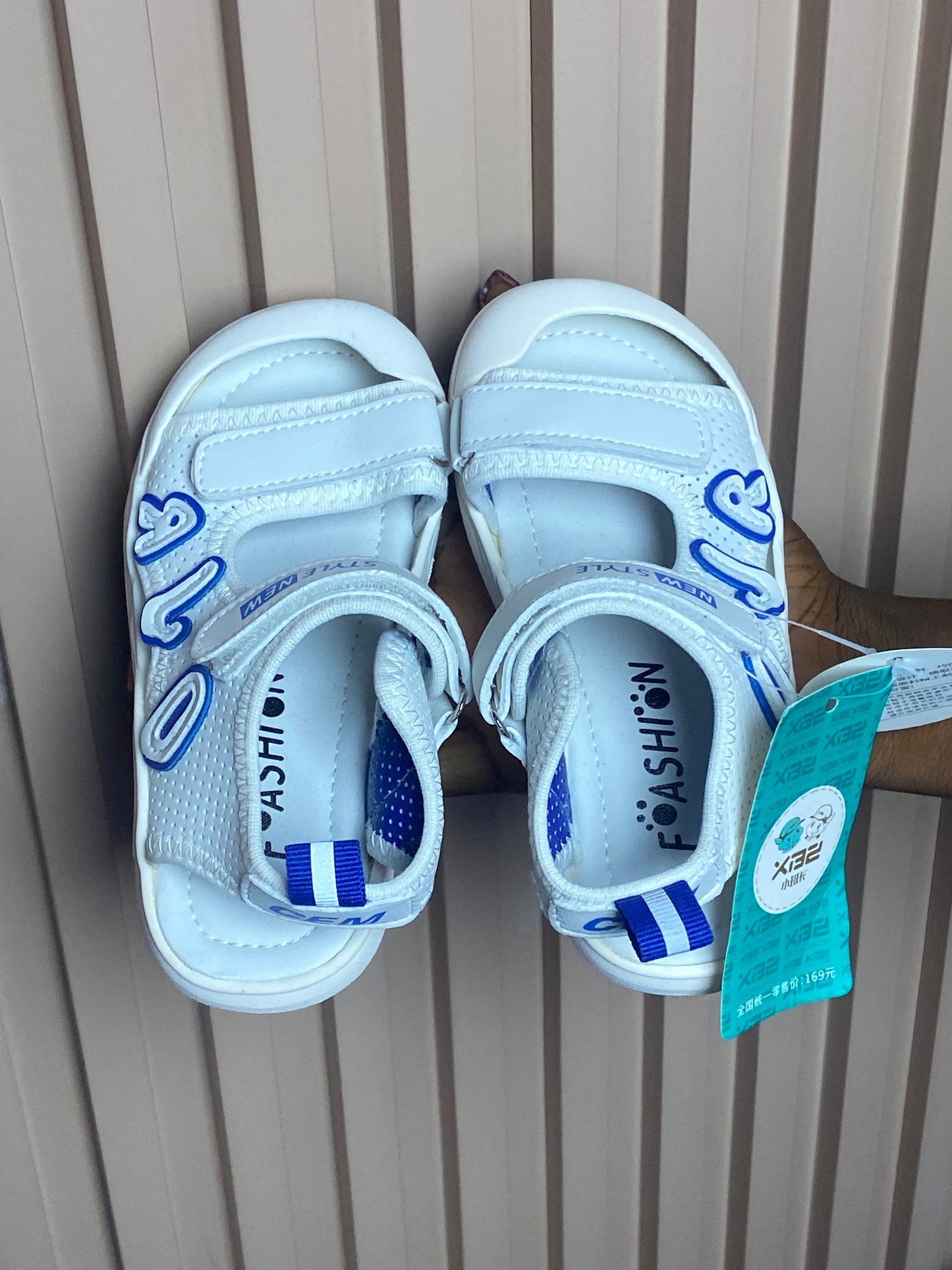 SIZE 25 Sandal 19