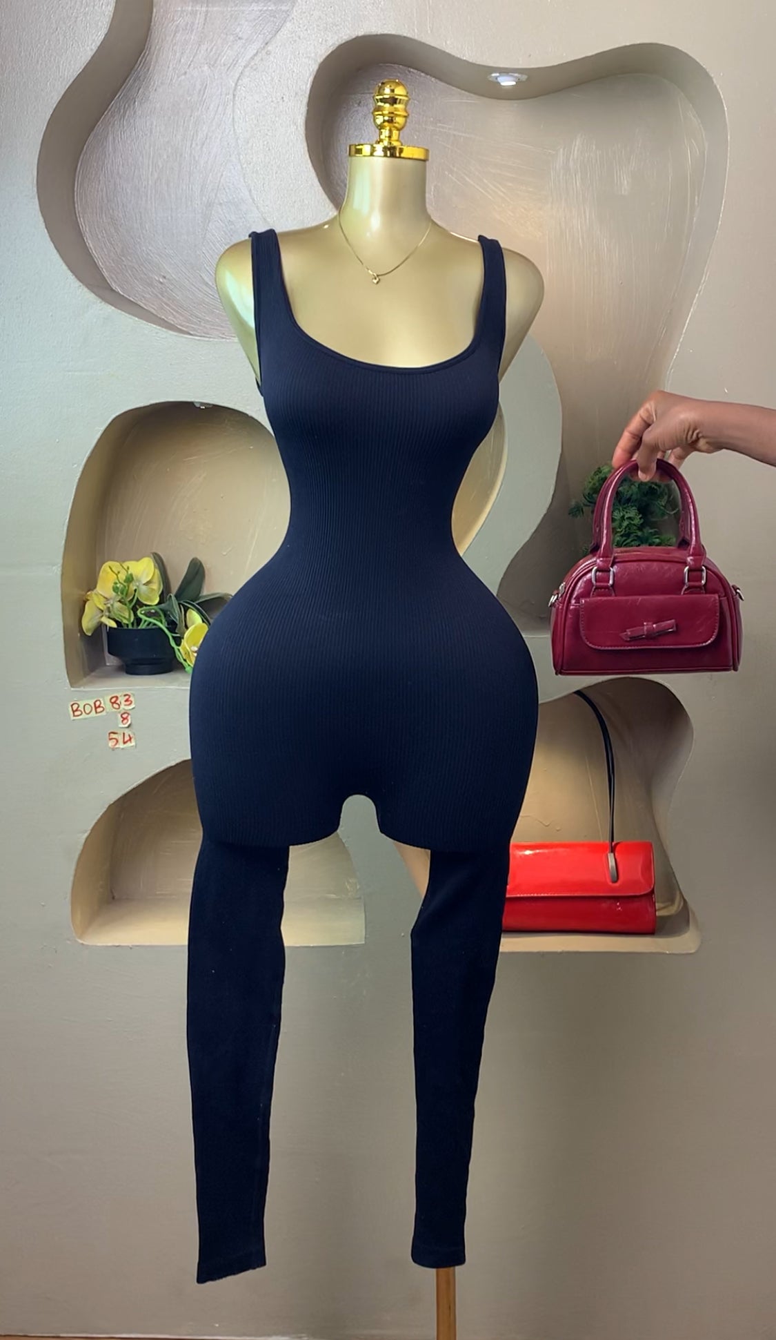 BOB83 SIZE8 Black jumpsuit Length54