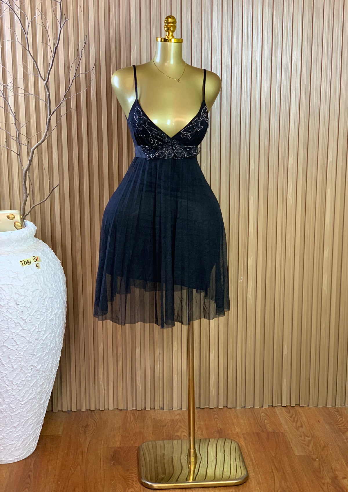TOBI31 SIZE6 black dress