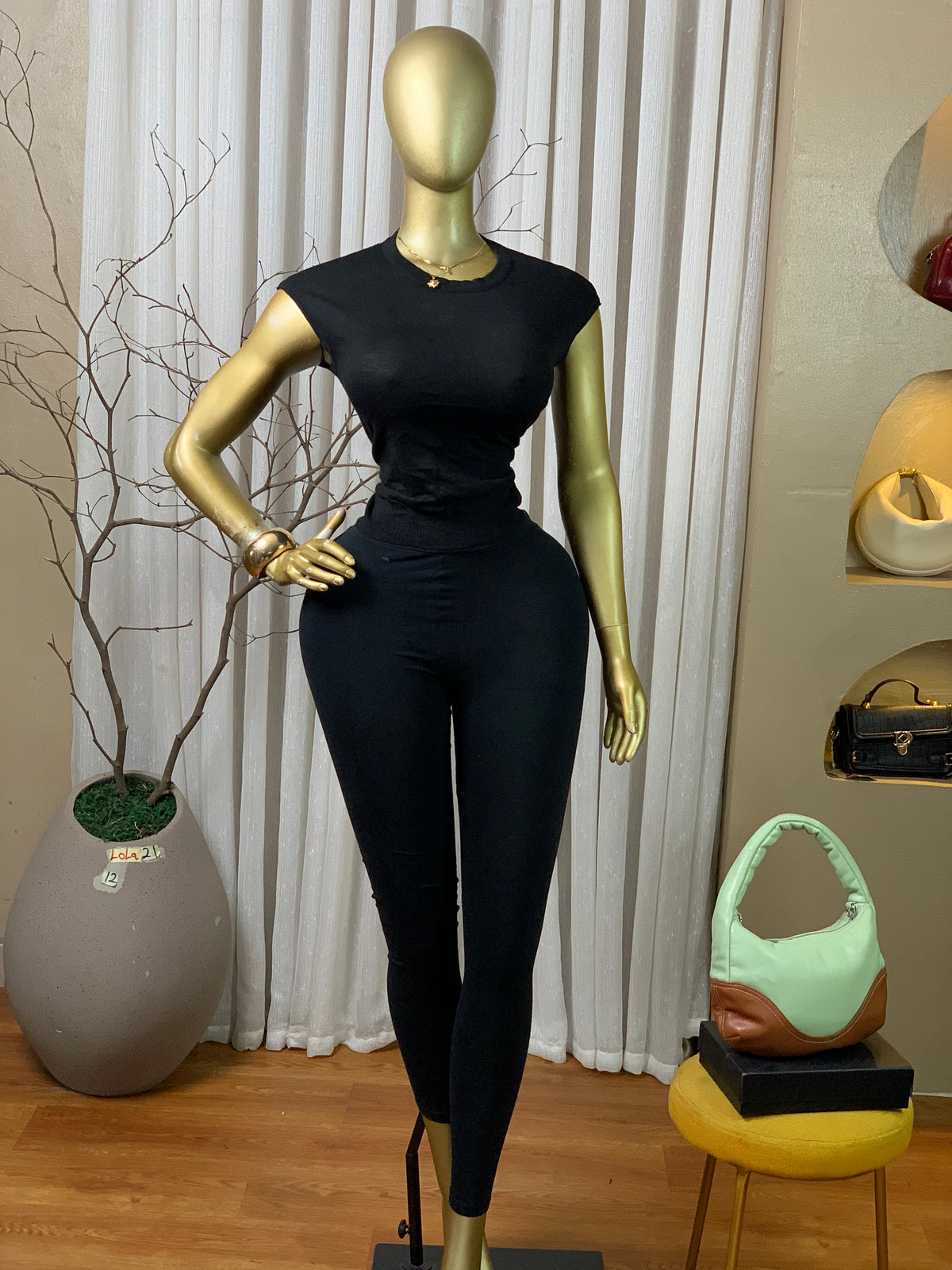 LOLA21 SIZE12 black top