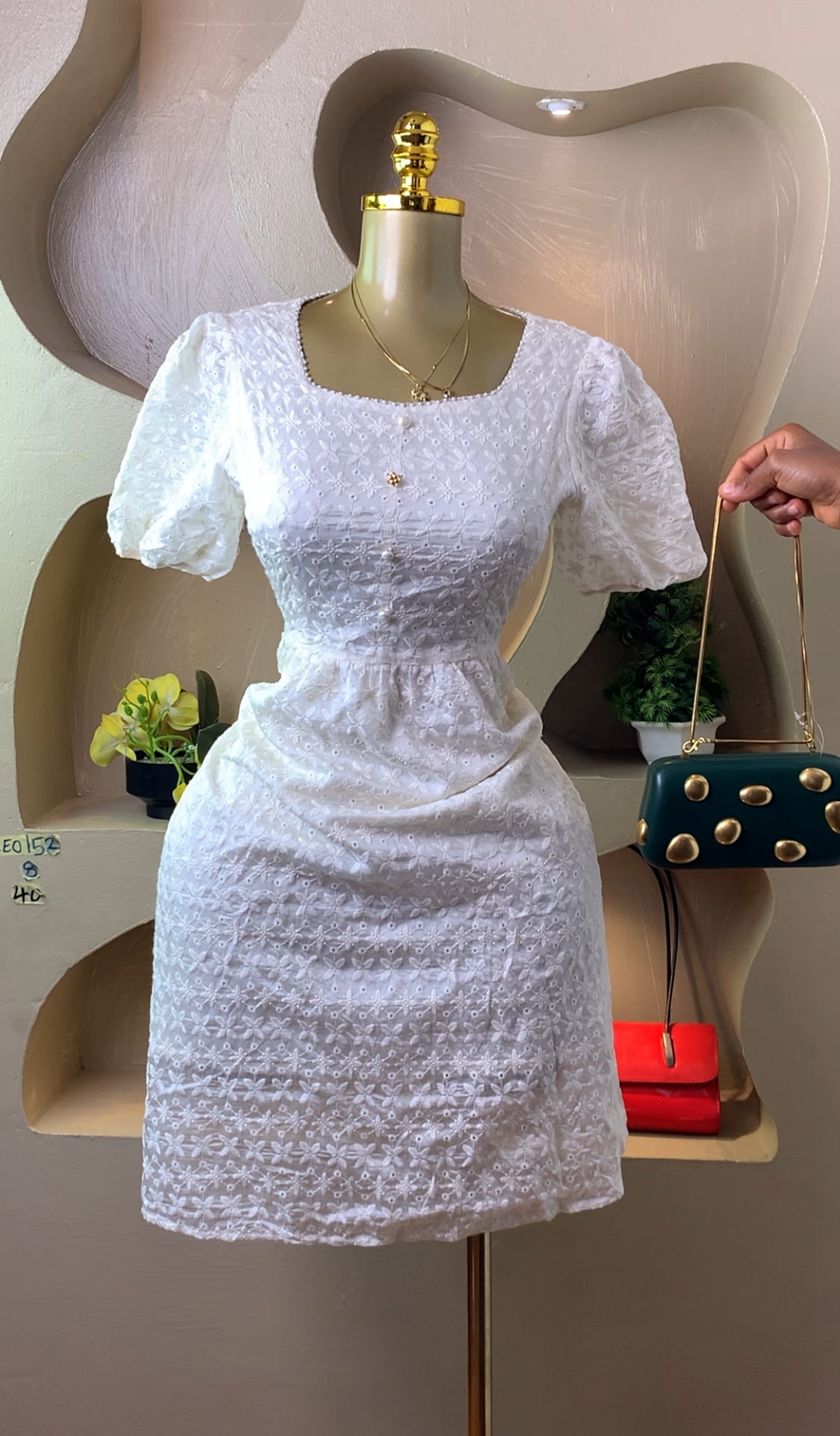 LEO152 WHITE DRESS SIZE8 Length40