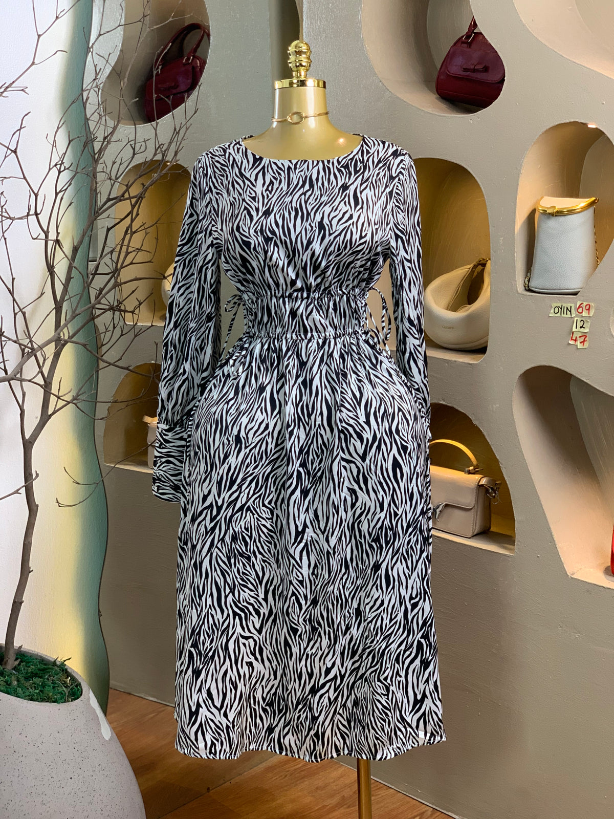 OYIN69 SIZE12 Black&white DRESS Length47
