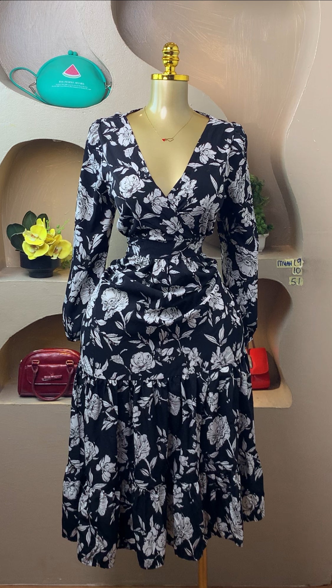 SIZE10 MUAH19 Length51 (black&white floral)