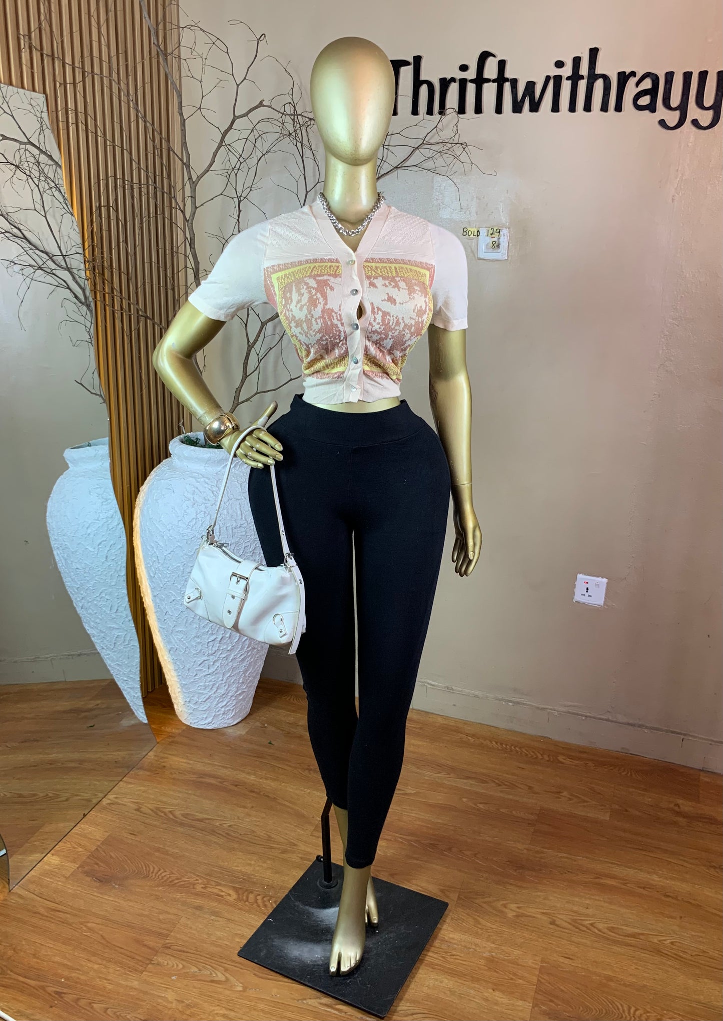 BOLD129 SIZE8 Cream top
