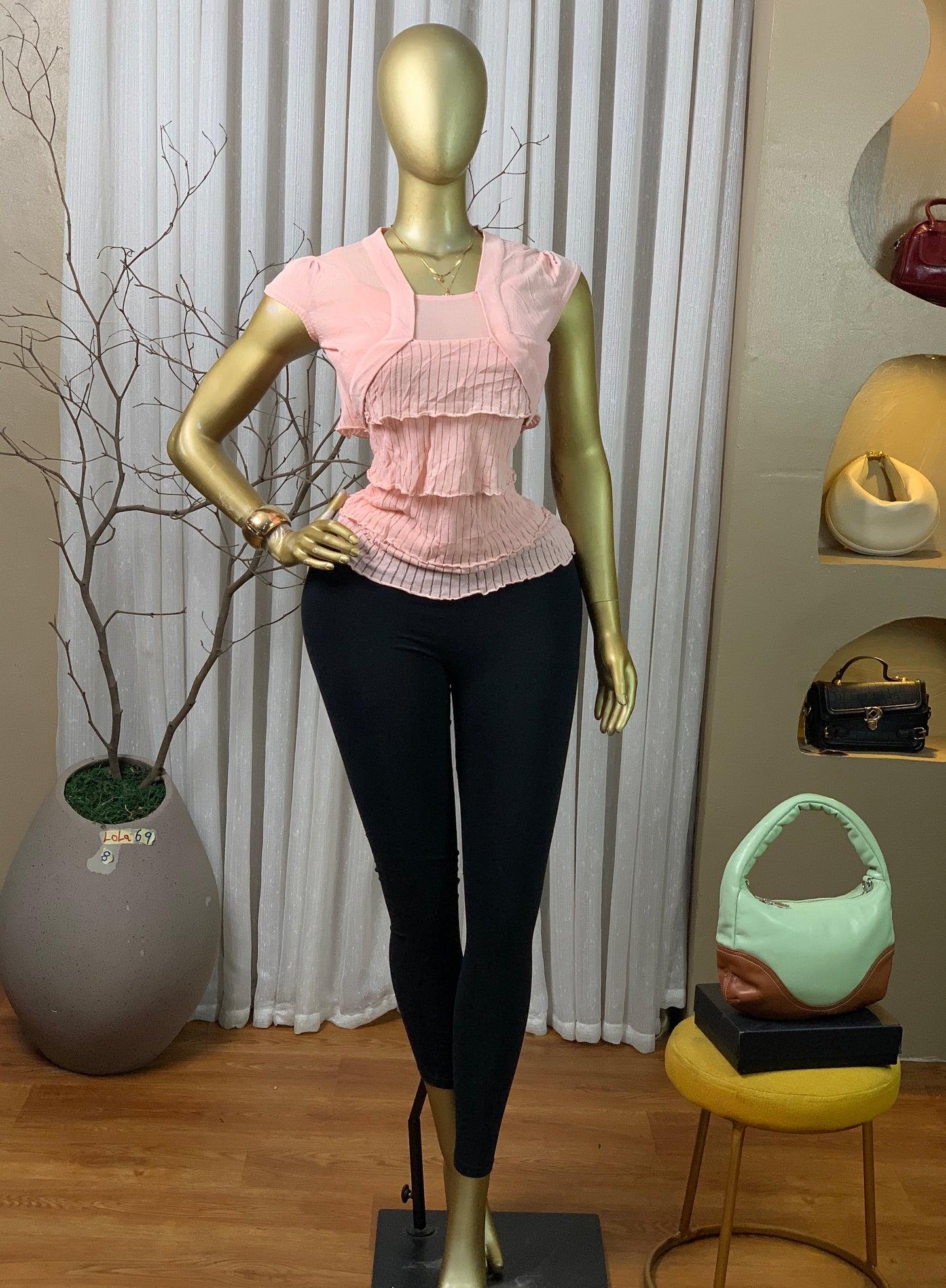 LOLA69 SIZE8 Top only