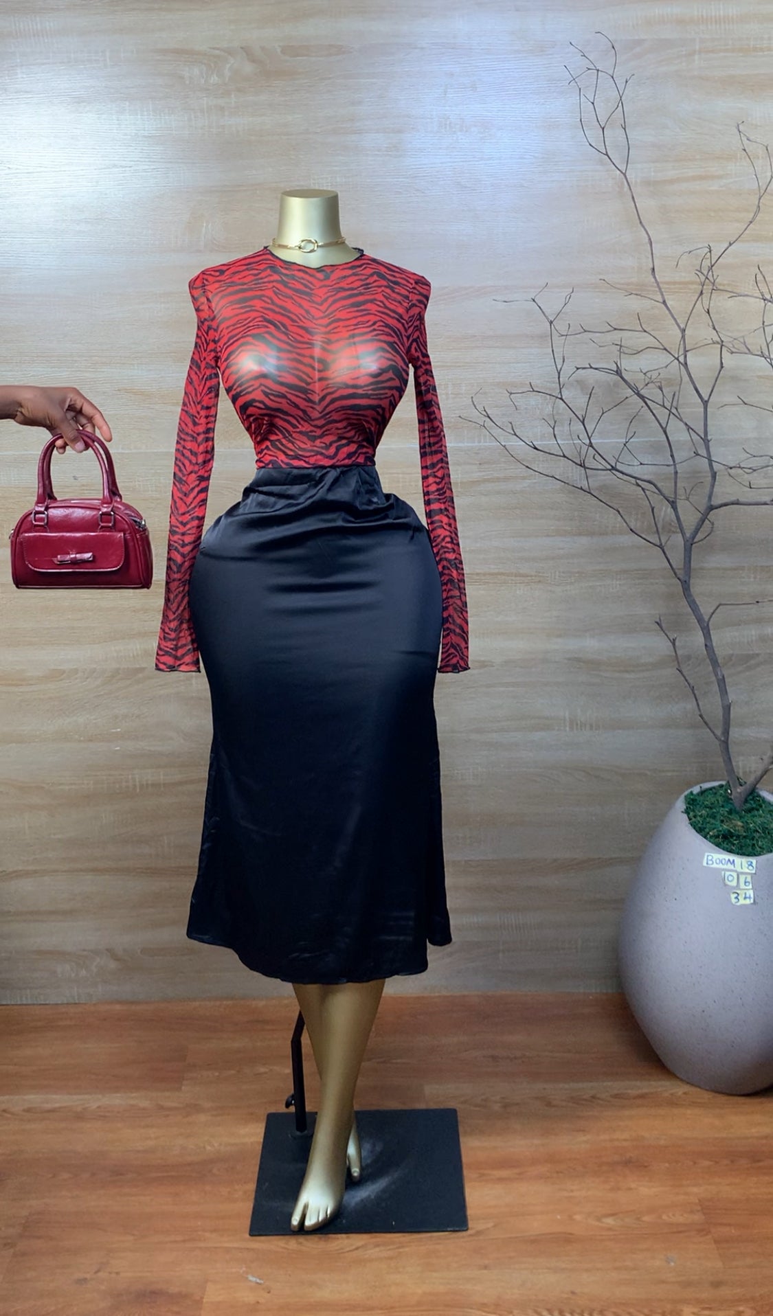 SIZE6 BOOM18 Red&Black Mesh Top