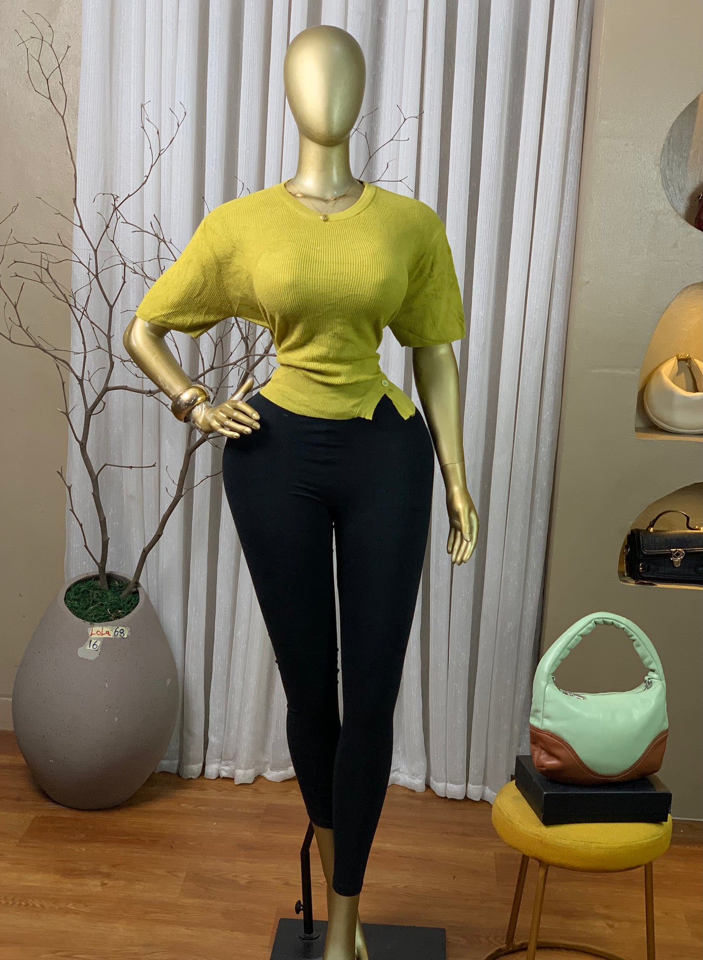 LOLA68 SIZE16 Top only