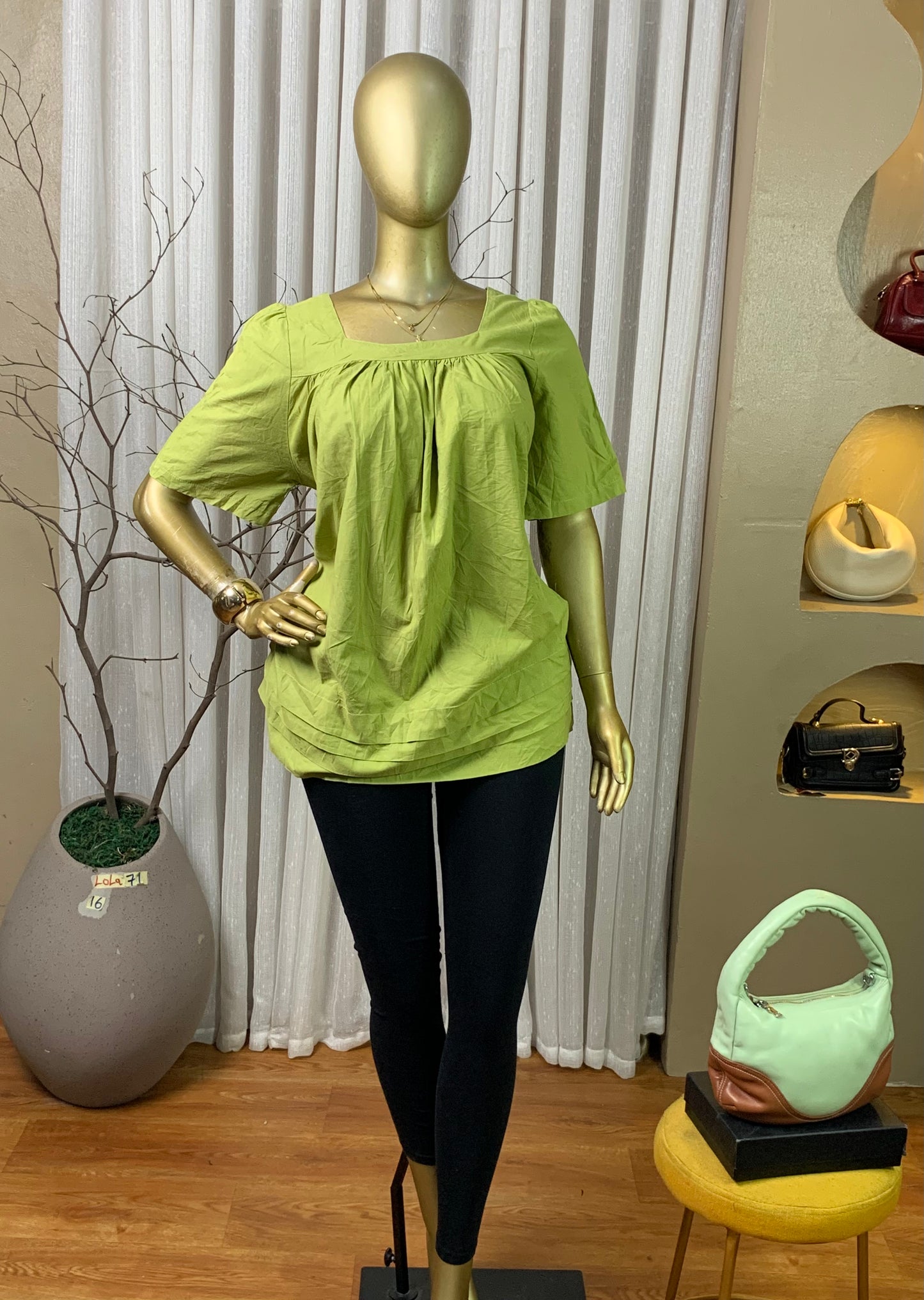 LOLA71 SIZE16 free top