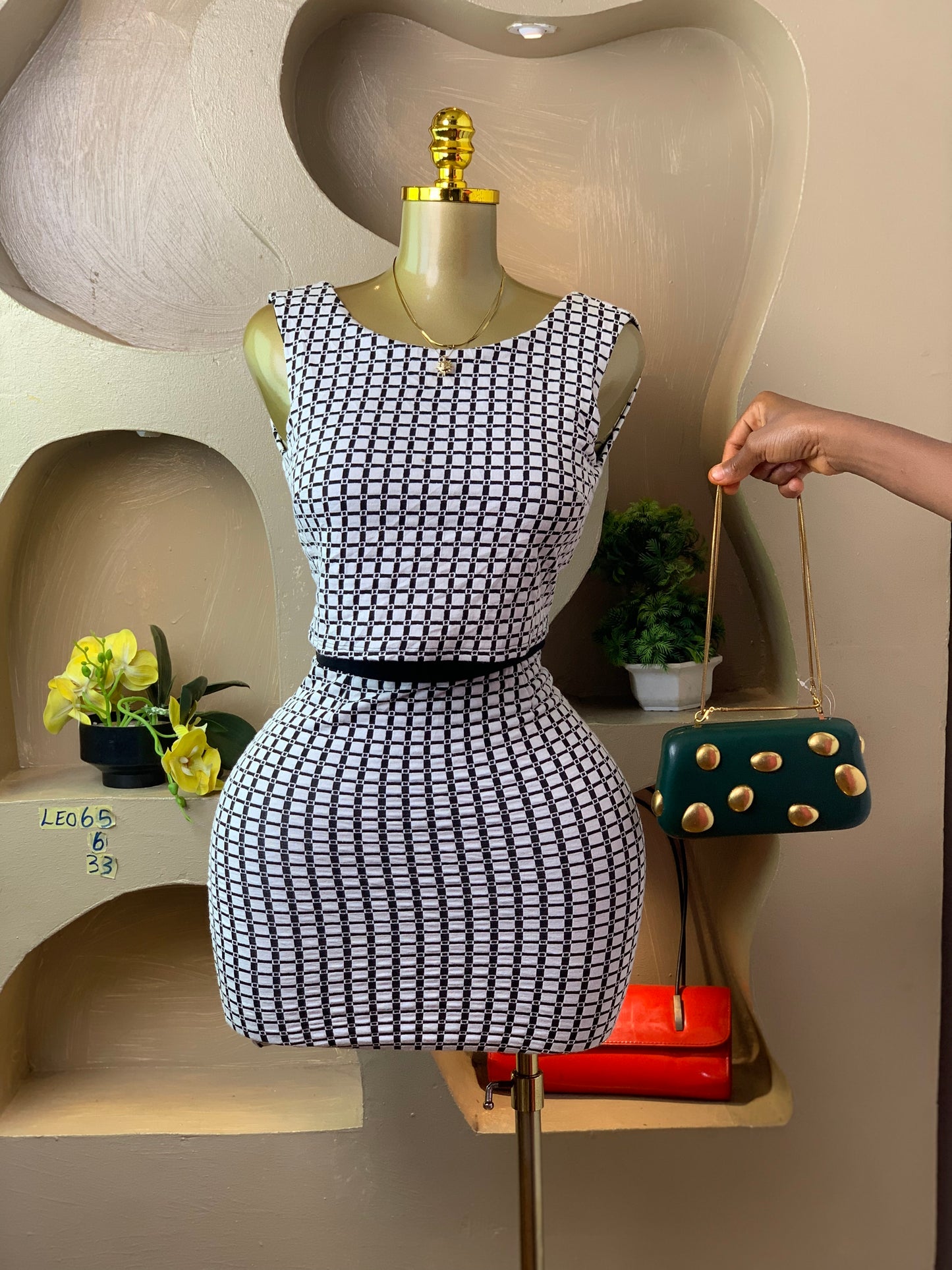 LEO65 BLACk&WHITE DRESS SIZE6 Length33