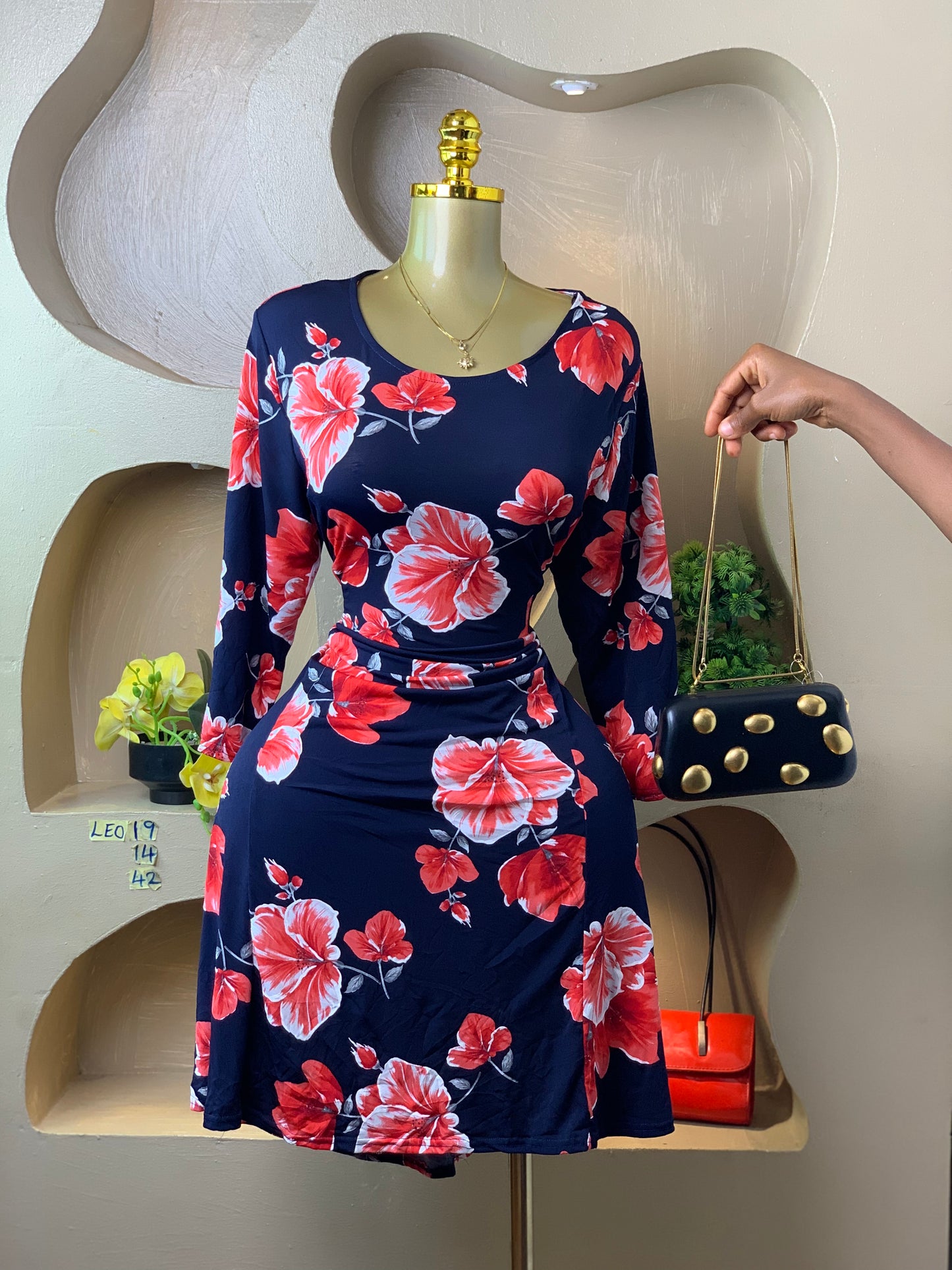 LEO19 FLORAL DRESS SIZE14 Length42