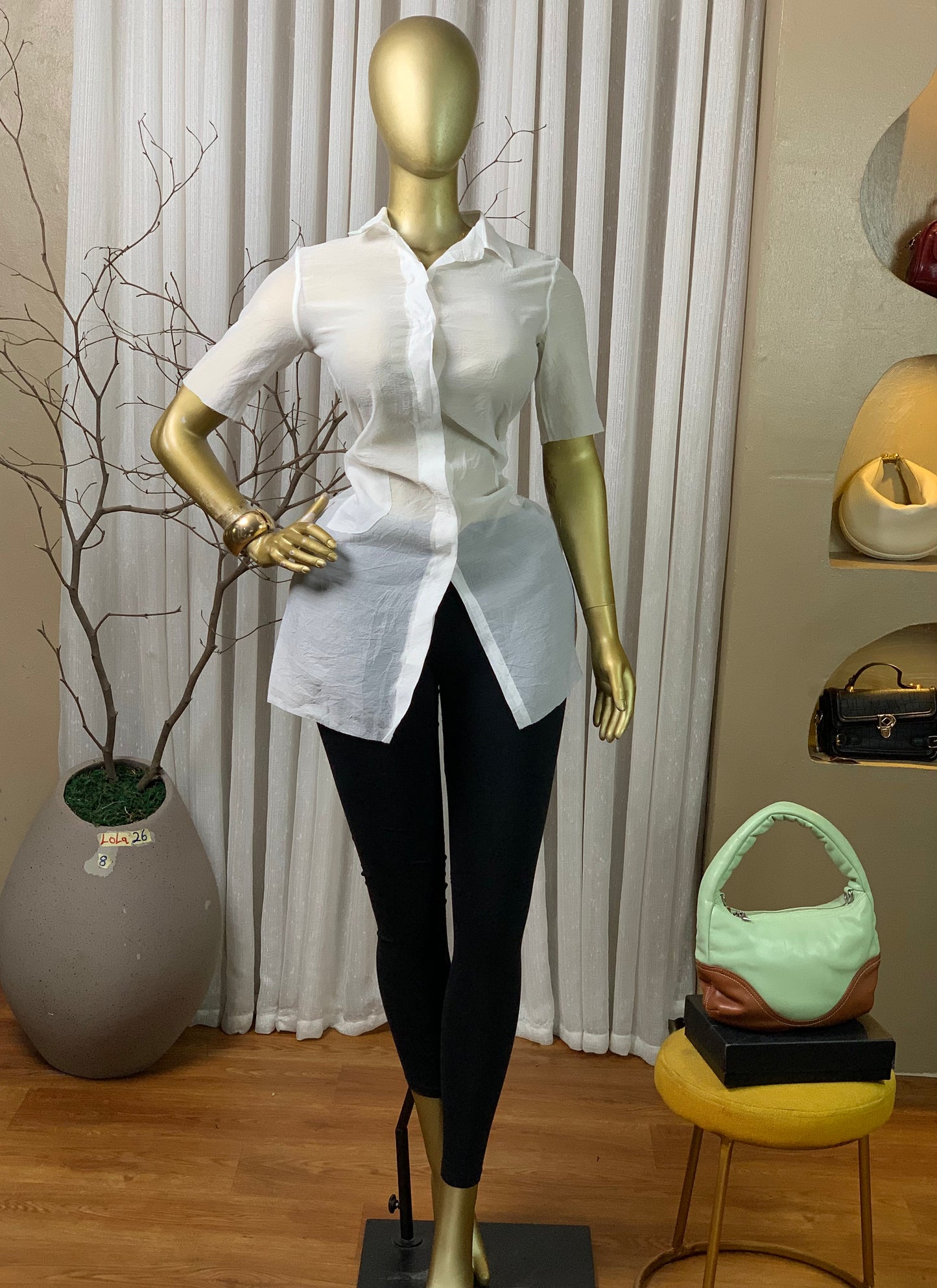 LOLA26 SIZE8 white shirt