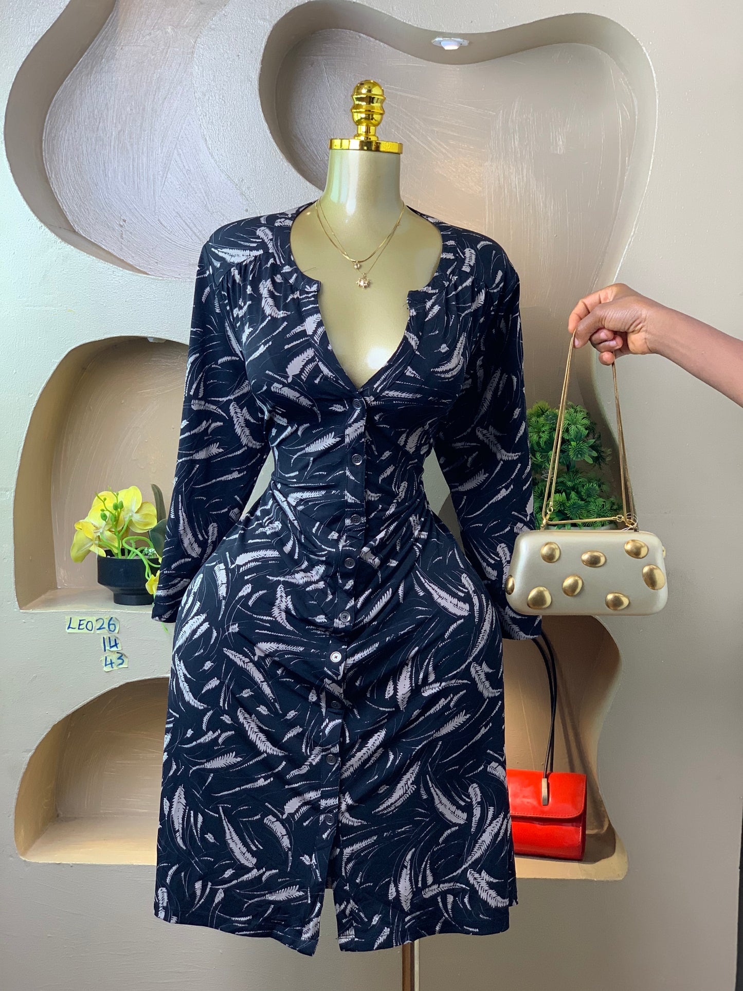 LEO26 BLACK DRESS SIZE14 Length43