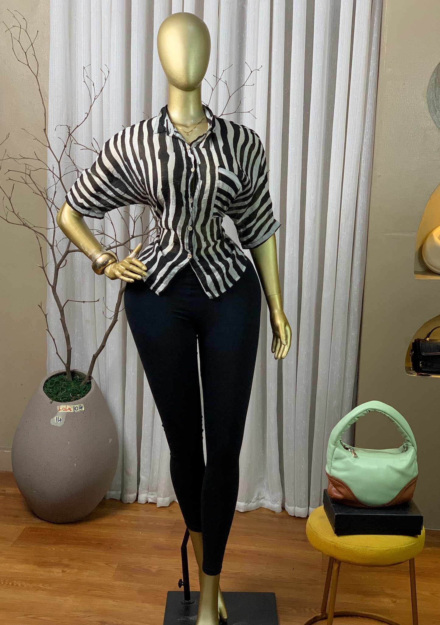 LOLA104 SIZE14 Top only