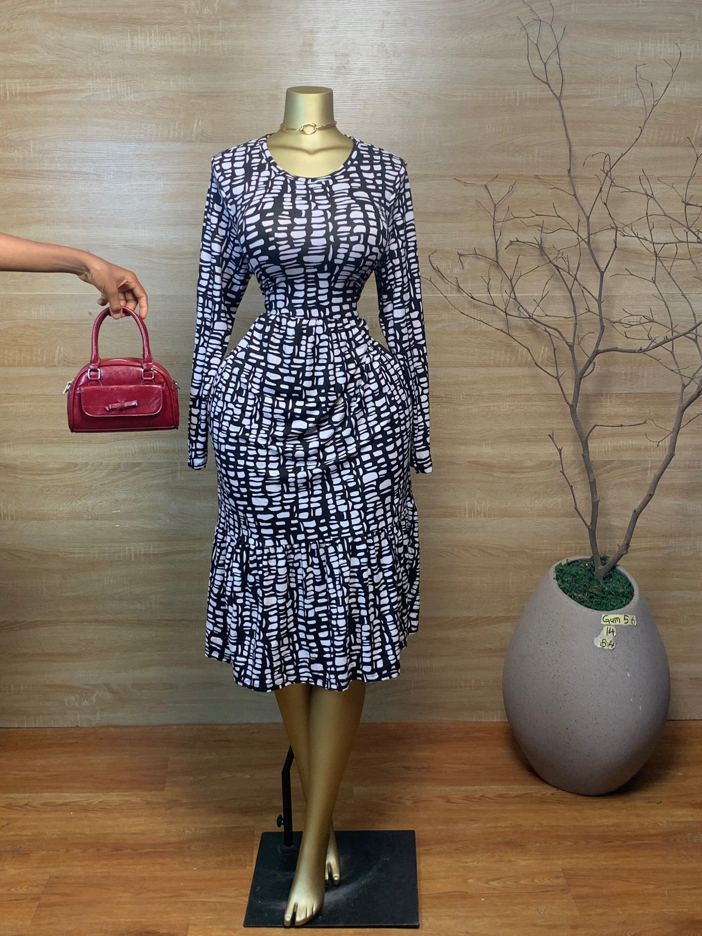 GUM56 SIZE14 Black&White DRESS Length54