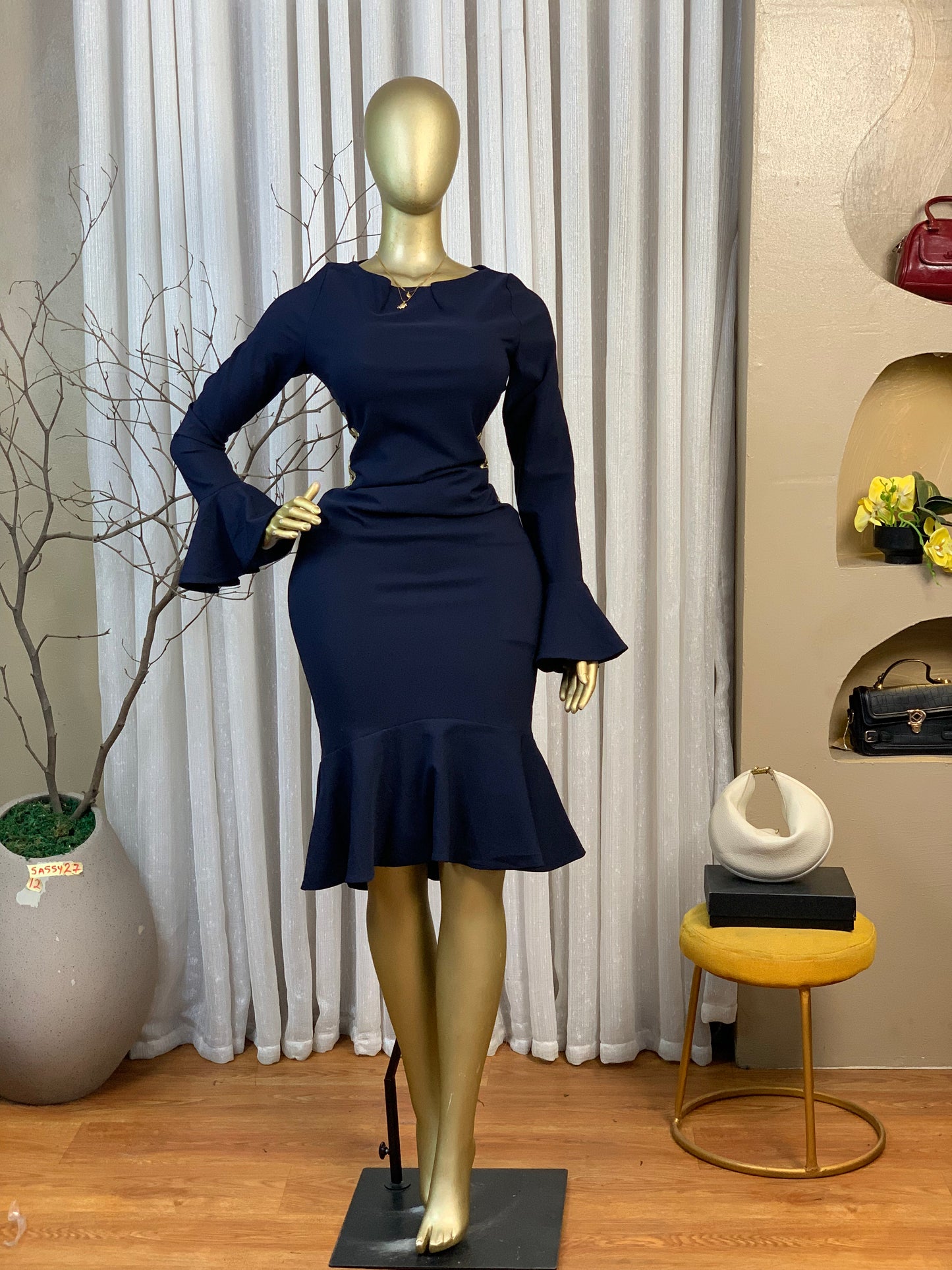 SASSY27 SIZE12 DRESS with little lint