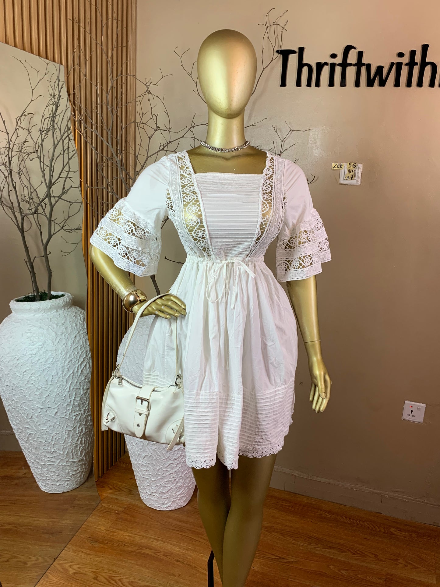 ZEE56 WHITE DRESS SIZE10 Length37
