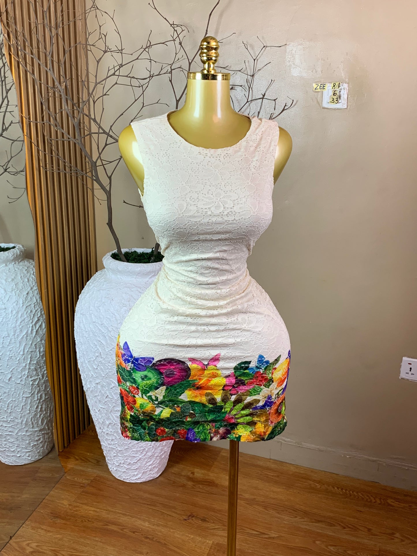 ZEE81 FLORAL DRESS SIZE6 Length33