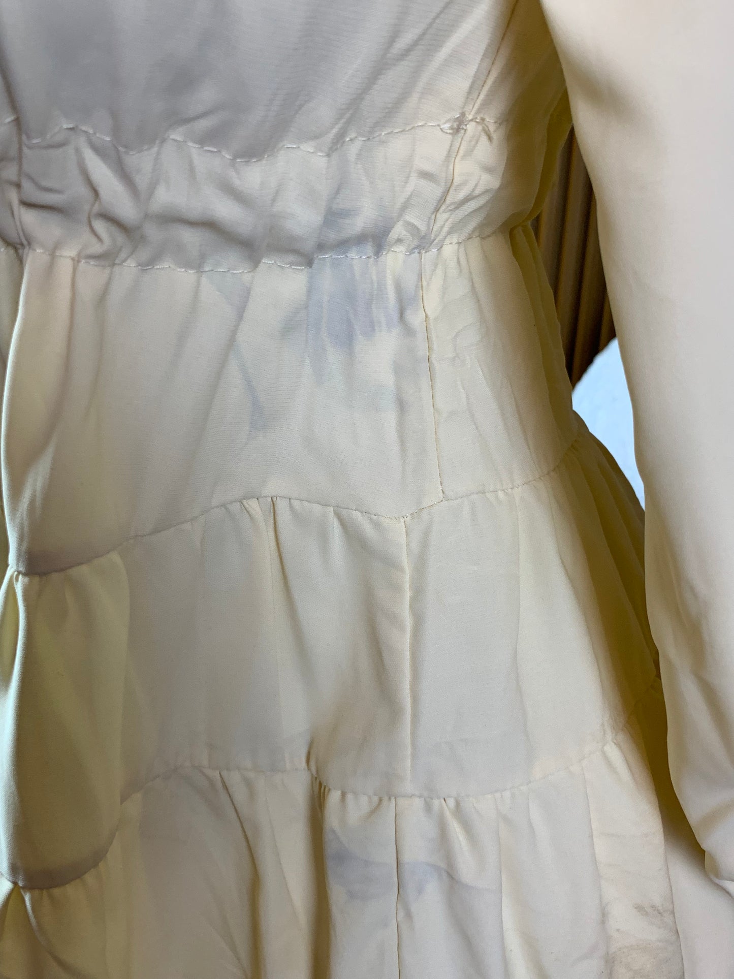 ZEE120 CREAM DRESS SIZE4(Stained)