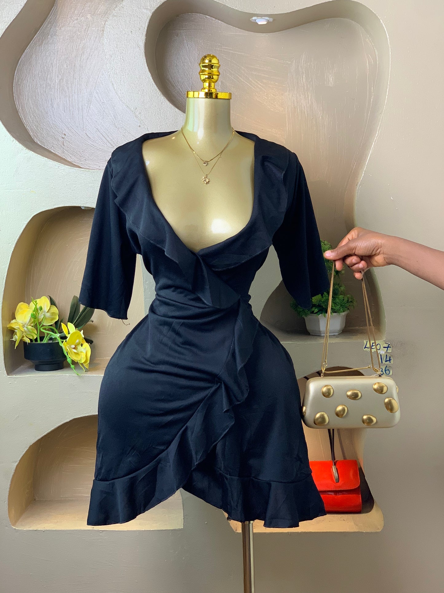 LEO007 BLACK DRESS SIZE14 Length36