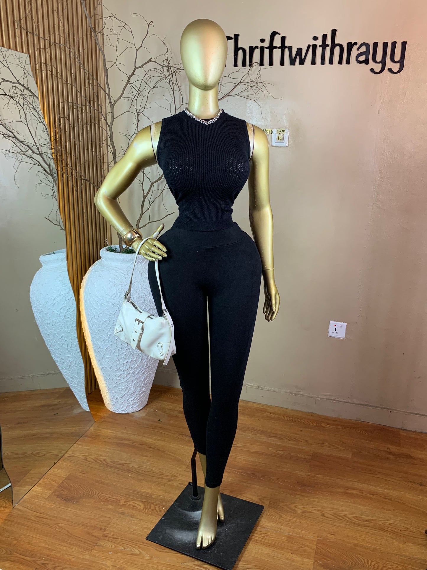 BOLD135 SIZE10 black knit top