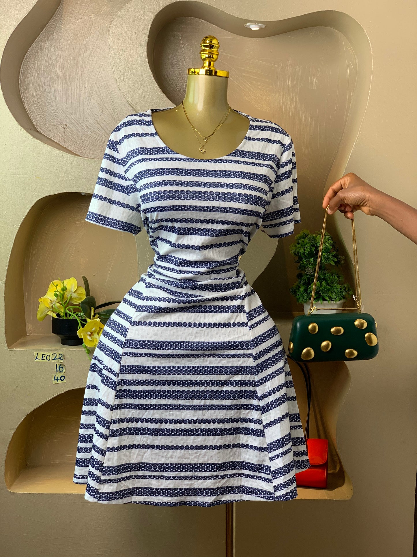 LEO22 WHITE&BLUE DRESS SIZE16 Length40