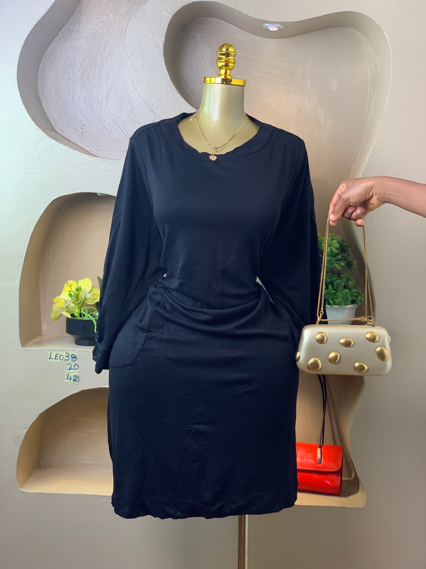 LEO38 BLACK DRESS SIZE20 Length42