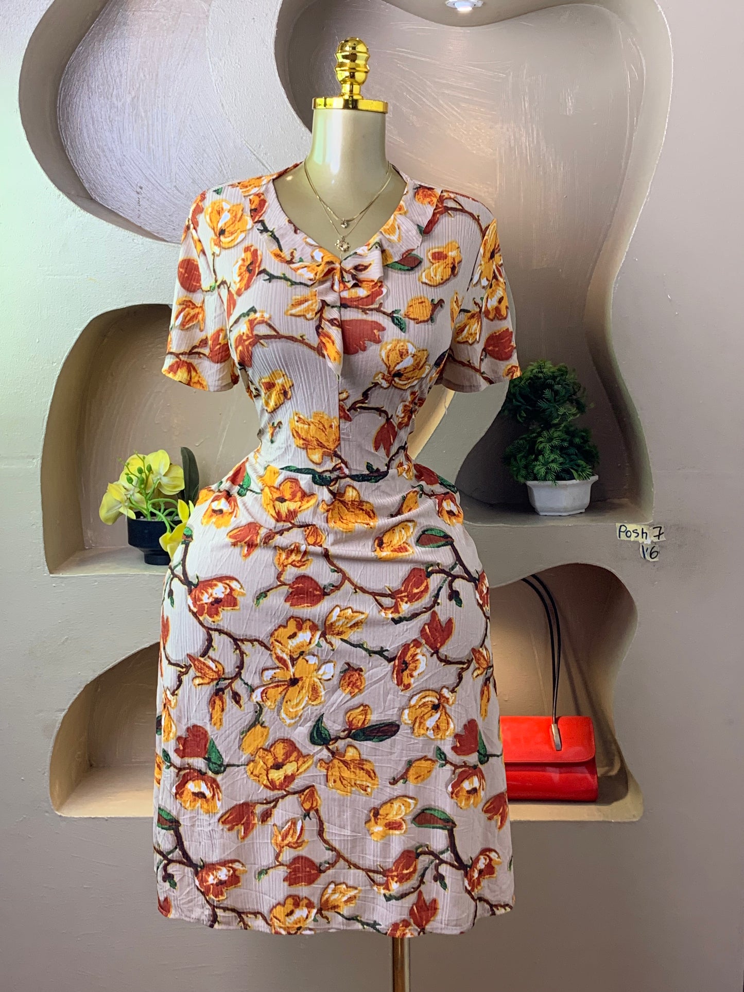 POSH7 FLORAL DRESS SIZE16