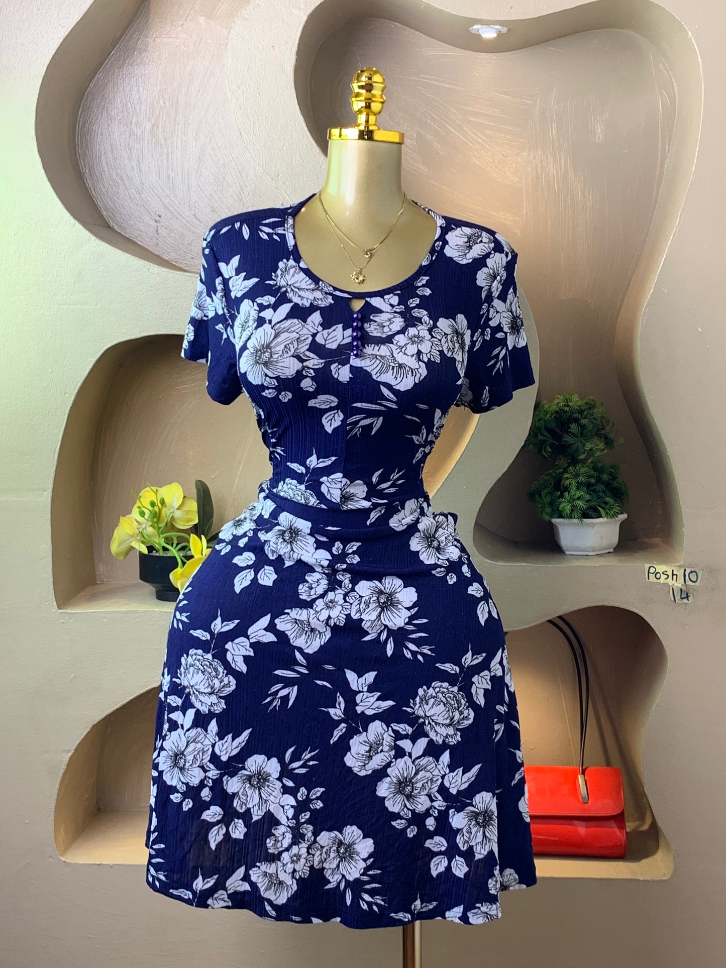 POSH10 FLORAL DRESS SIZE14