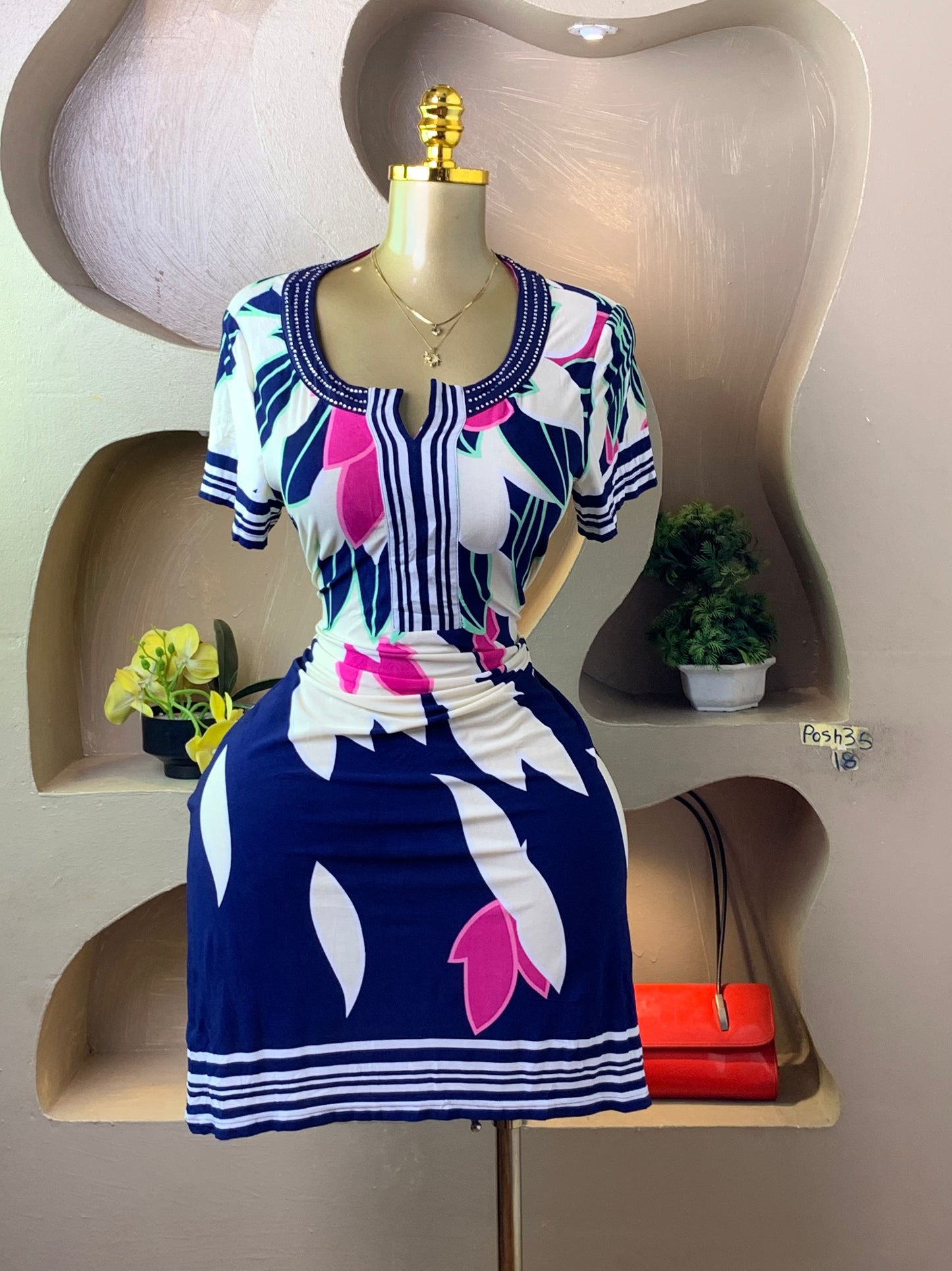POSH35 FLORAL DRESS SIZE18