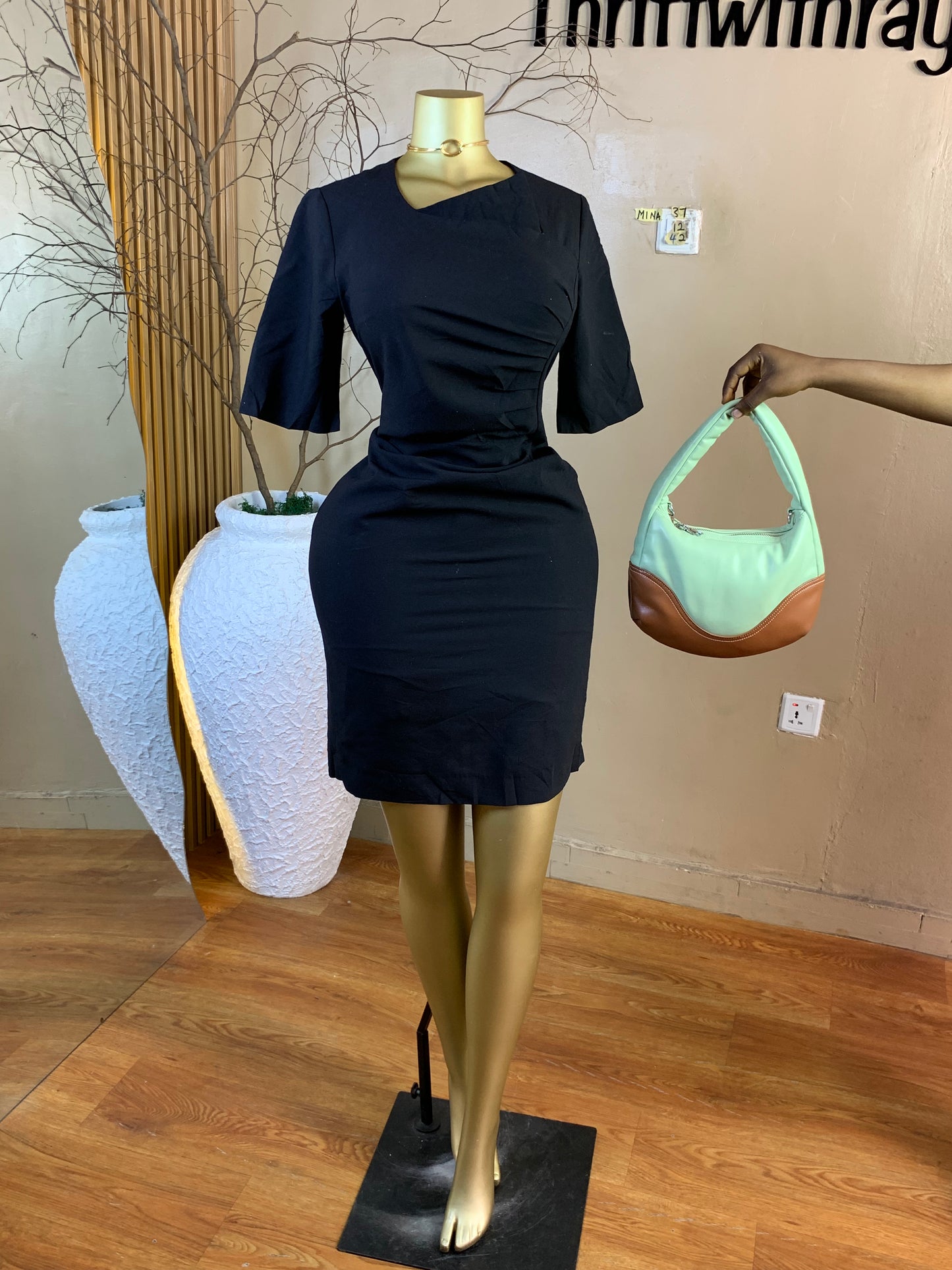 MINA37 SIZE12 Length42 black corporate dress