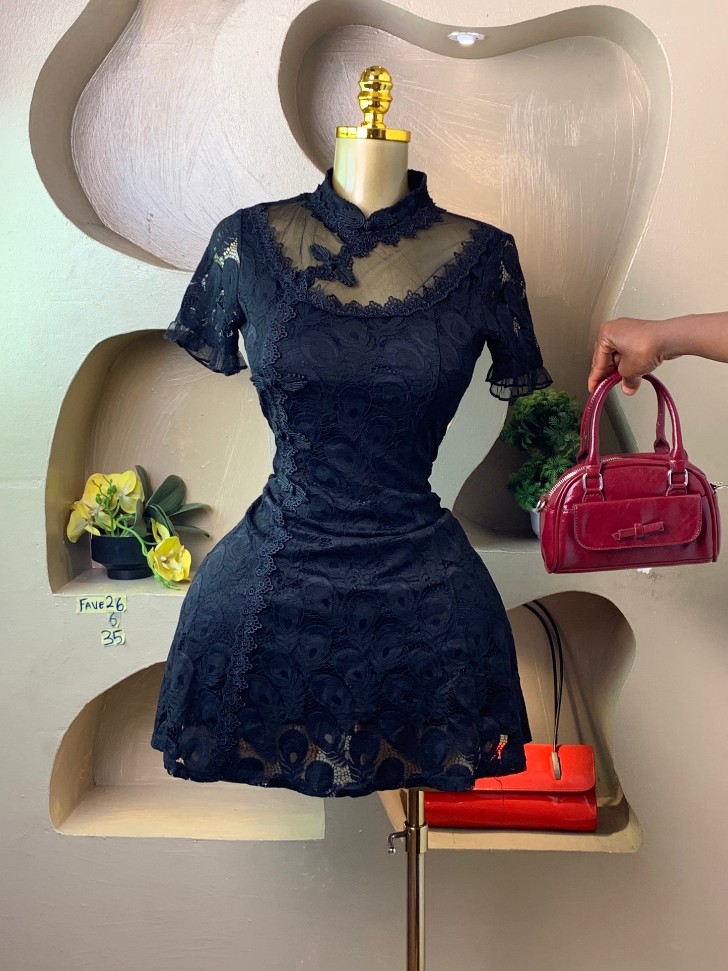 FAVE26 BLACK DRESS SIZE6 Length35