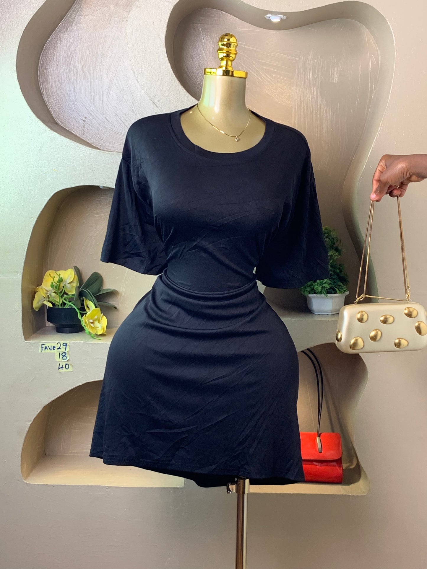 FAVE29 BLACK DRESS SIZE18 Length40