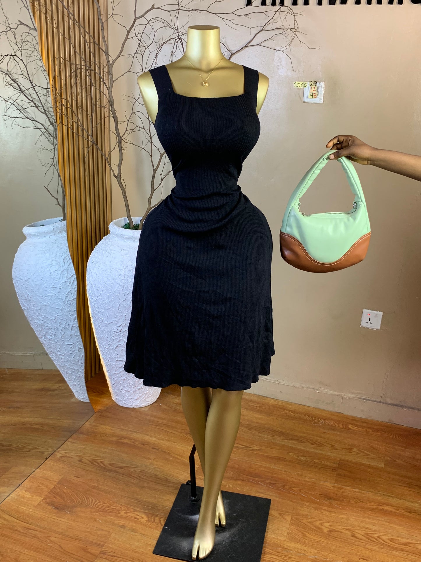 COCO29 SIZE12/14 Length45 black dress