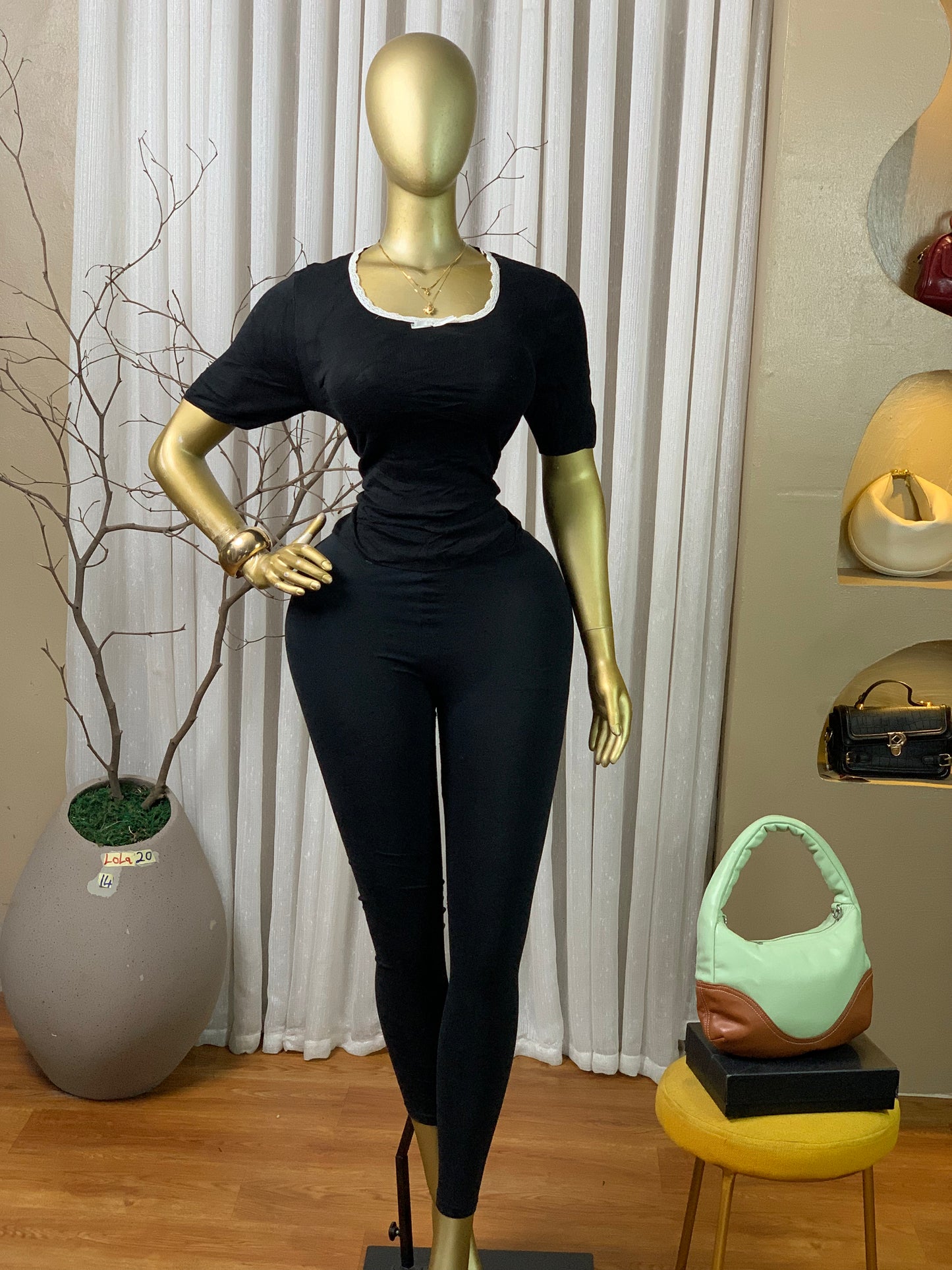 LOLA20 SIZE14 black top